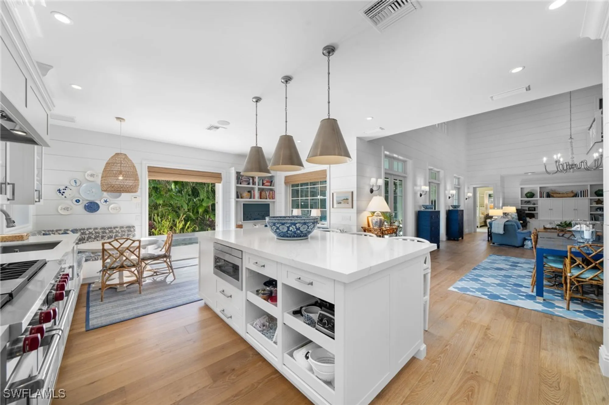 Property Slideshow image 18 of 42 | 390 windward way, Naples, FL, 34103