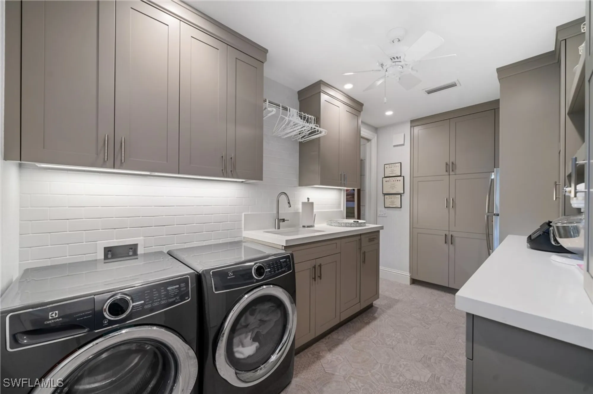 Property Slideshow image 36 of 42 | 390 windward way, Naples, FL, 34103