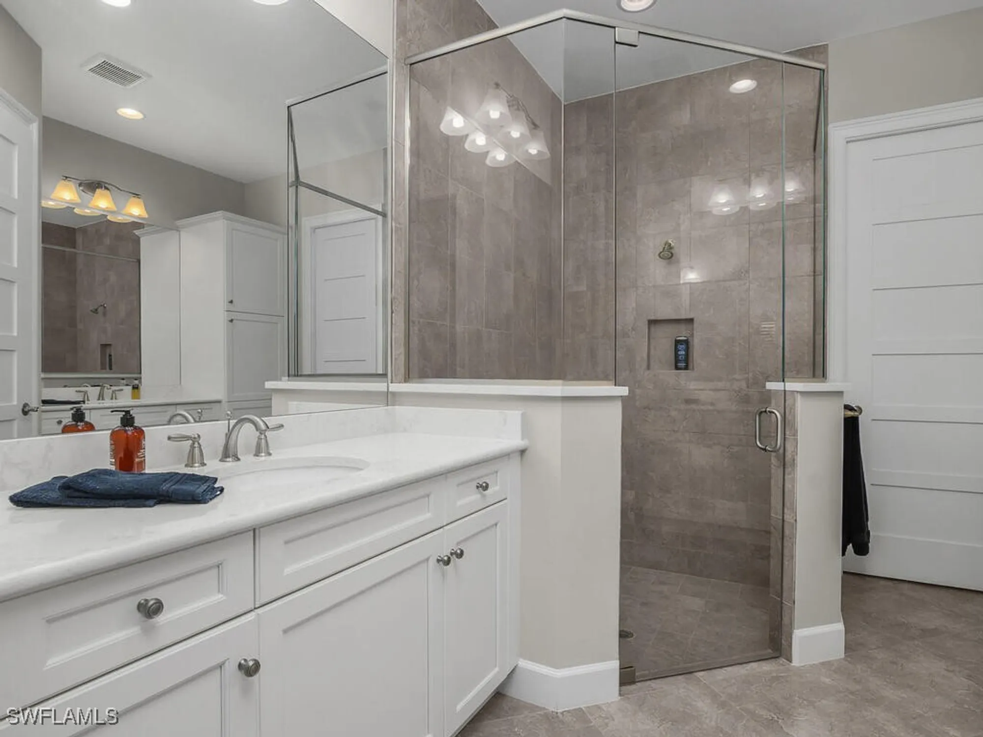 Property Slideshow image 16 of 50 | 7113 dominica dr, Naples, FL, 34113