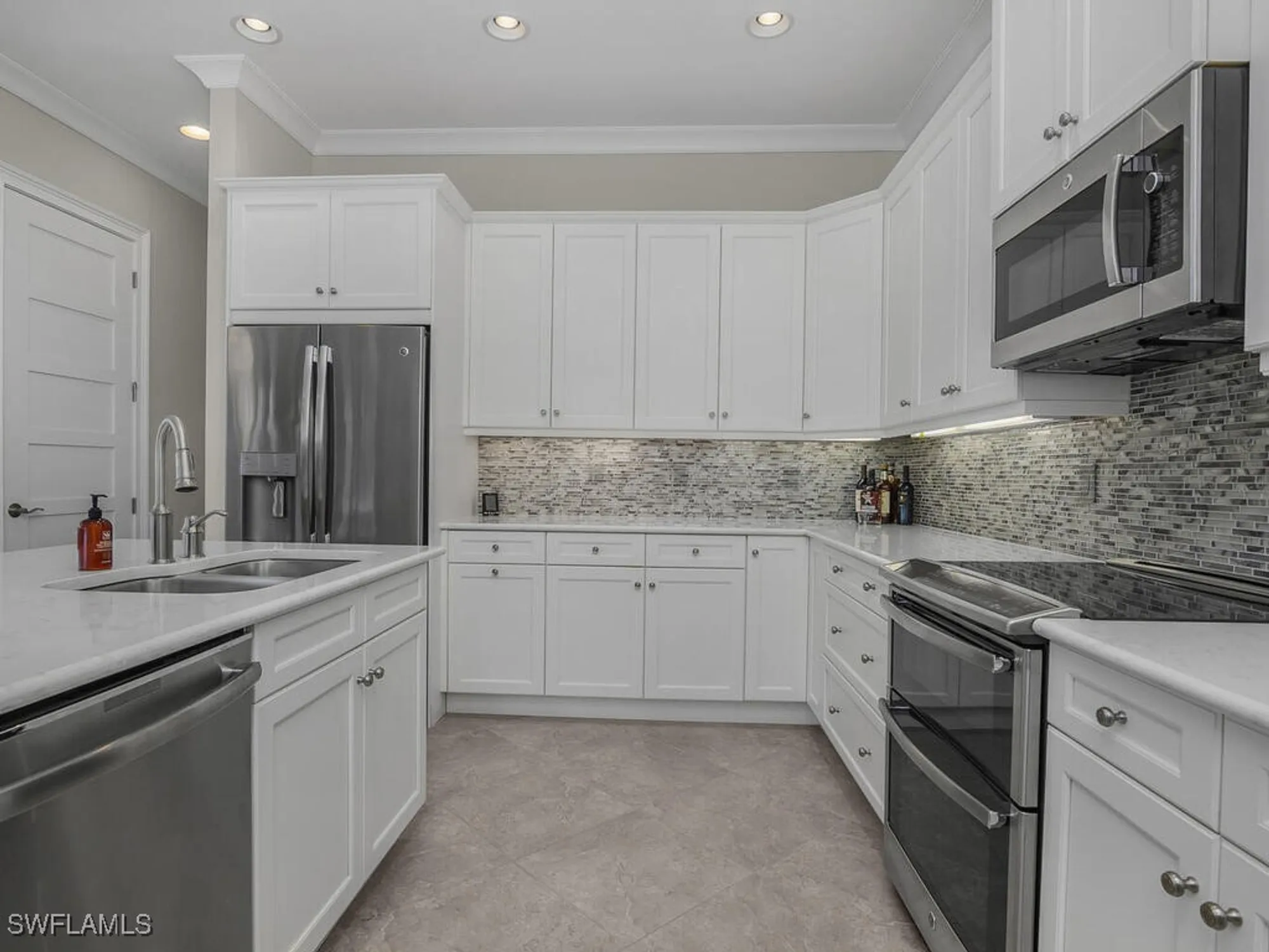 Property Slideshow image 19 of 50 | 7113 dominica dr, Naples, FL, 34113