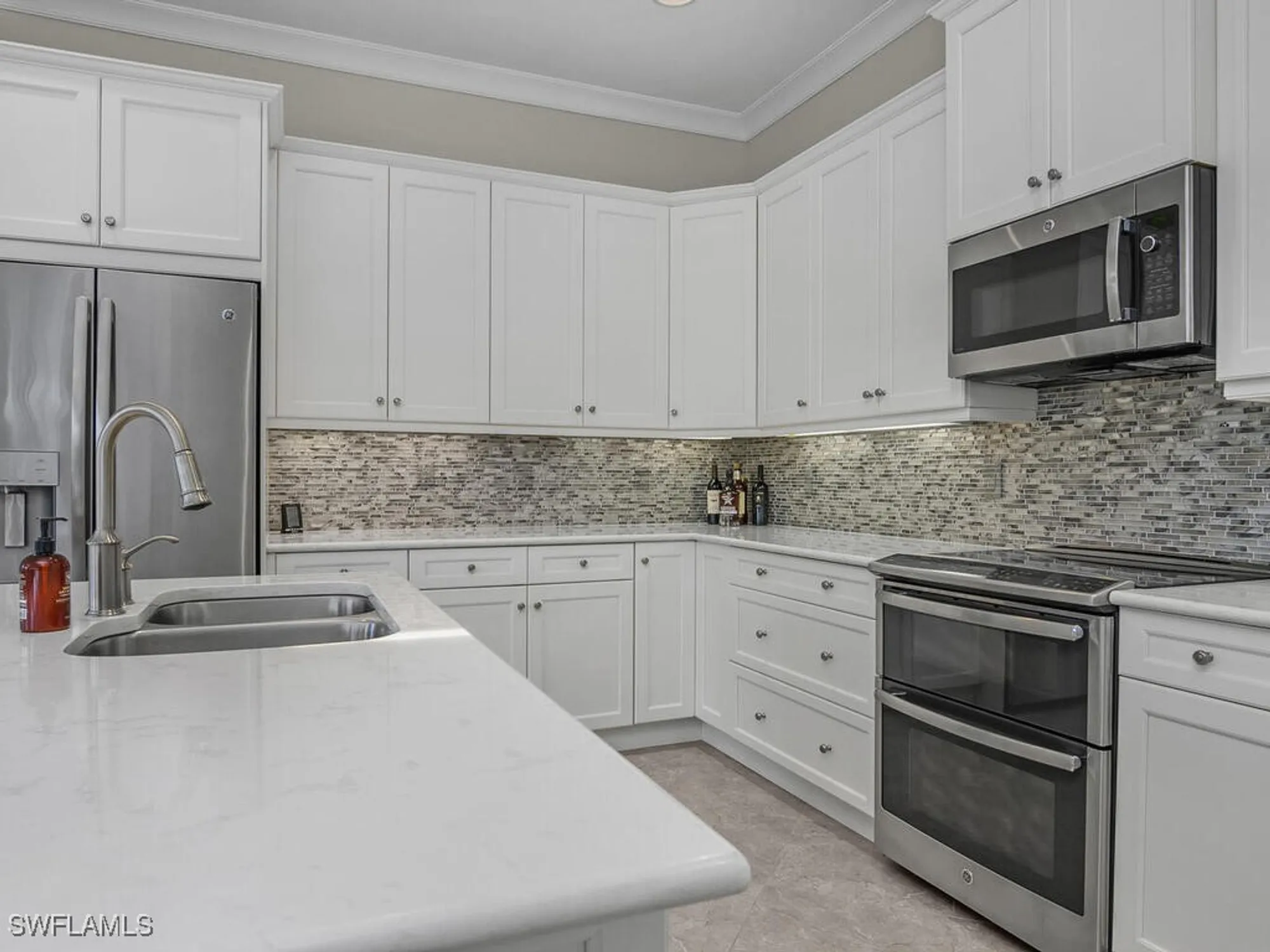 Property Slideshow image 13 of 50 | 7113 dominica dr, Naples, FL, 34113