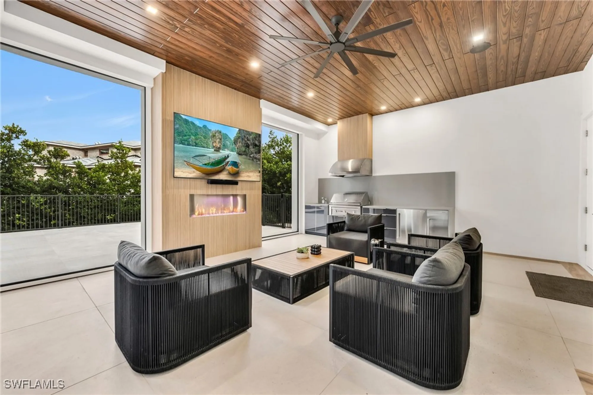 Property Slideshow image 19 of 41 | 3190 crayton rd, Naples, FL, 34103