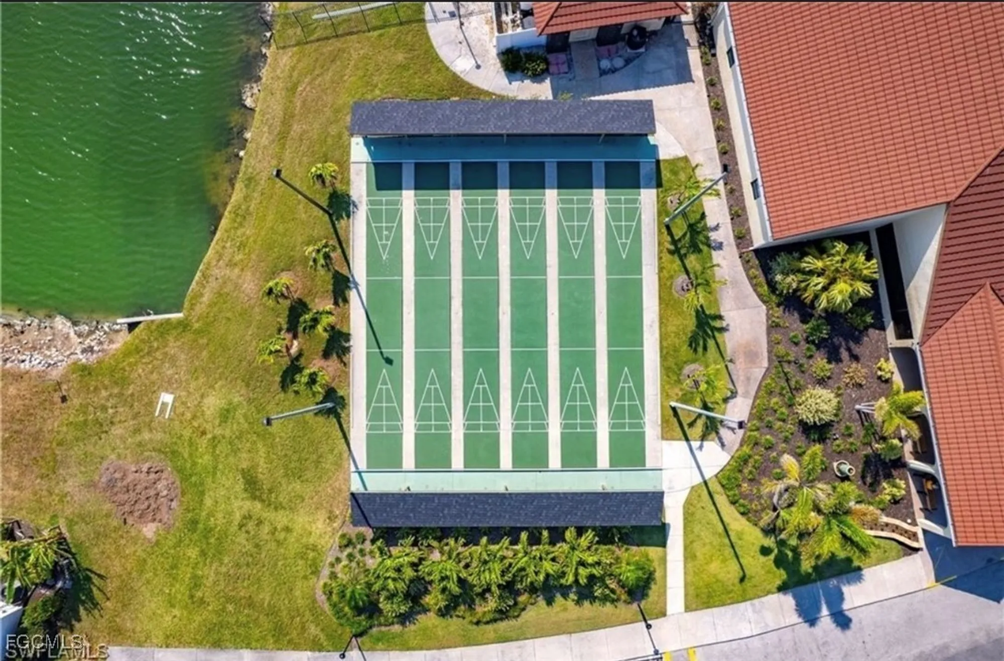 Property Slideshow image 22 of 41 | 11170 caravel cir 210, Fort Myers, FL, 33908