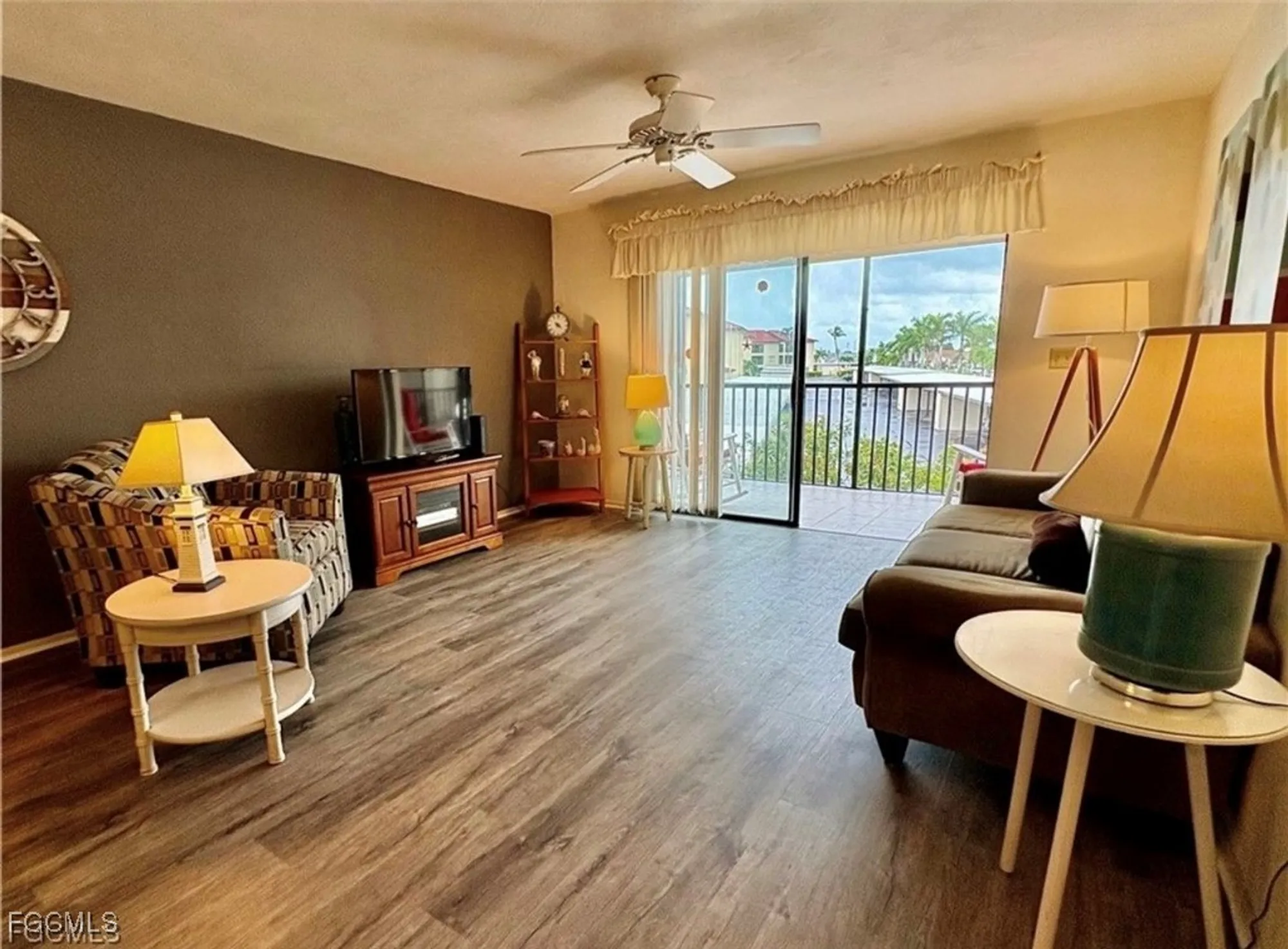Property Slideshow image 4 of 41 | 11170 caravel cir 210, Fort Myers, FL, 33908