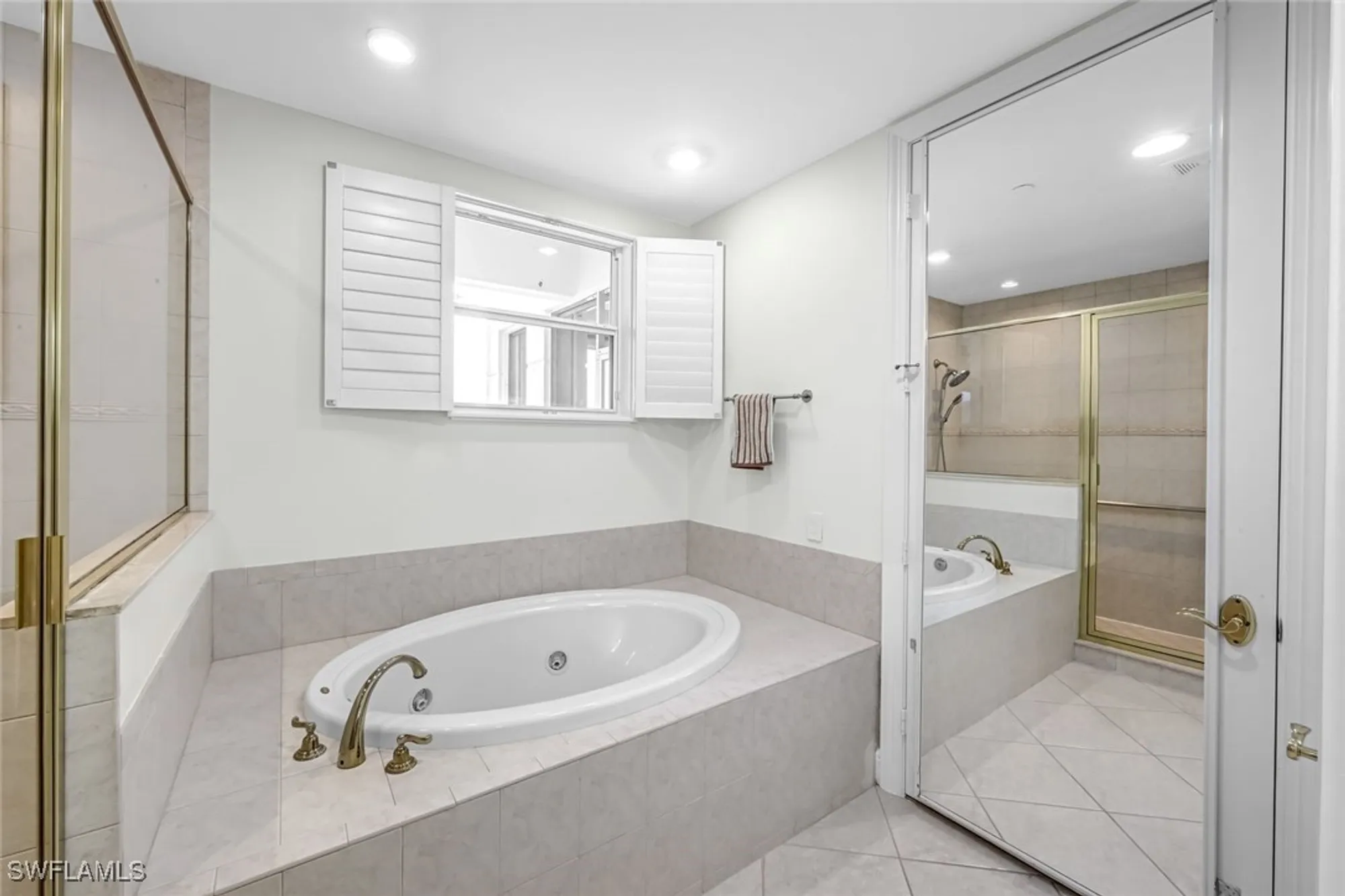 Property Slideshow image 16 of 35 | 510 avellino isles cir 2202, Naples, FL, 34119