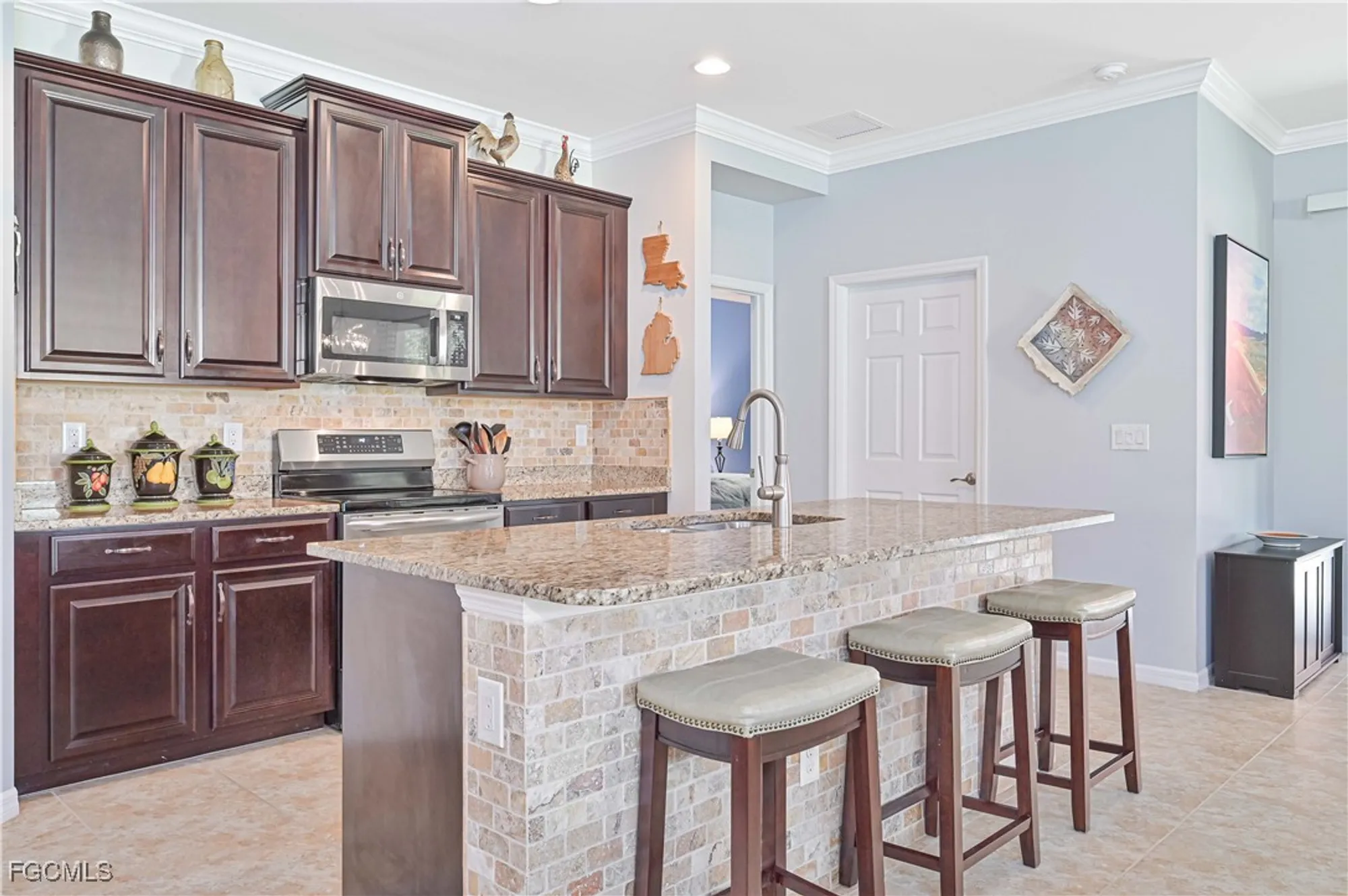 Property Slideshow image 21 of 43 | 3149 apple blossom dr, Alva, FL, 33920