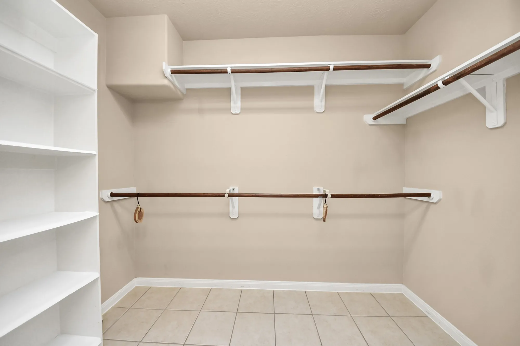 Property Slideshow image 15 of 37 | 25218 aspenlodge ln, Katy, TX, 77494