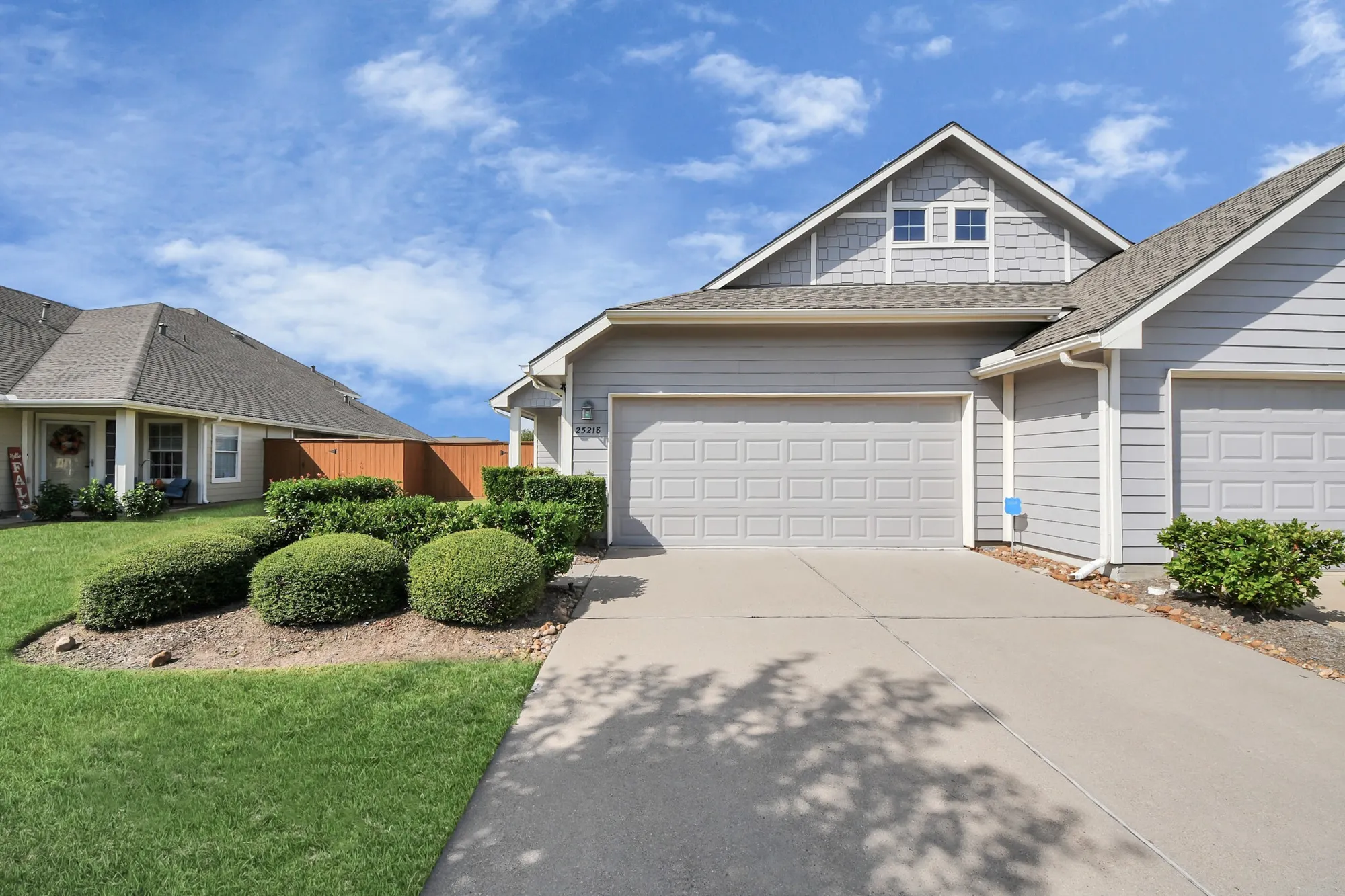 Property Slideshow image 2 of 37 | 25218 aspenlodge ln, Katy, TX, 77494