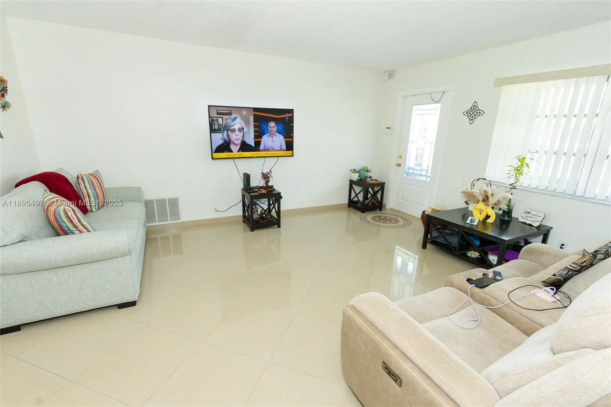 Property Slideshow image 18 of 35 | 4518 nw 45th ct, Tamarac, FL, 33319