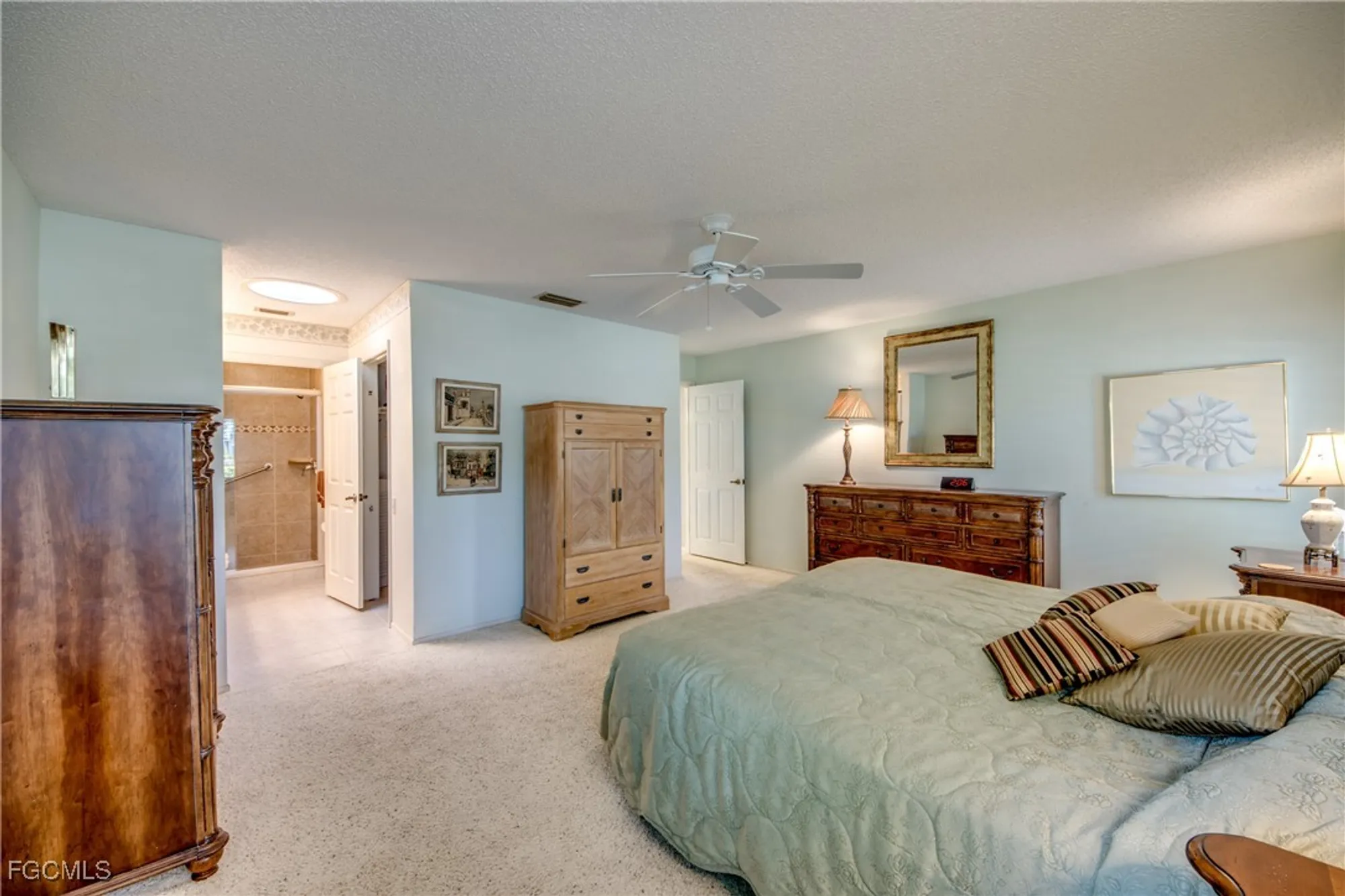 Property Slideshow image 19 of 44 | 1792 pine glade cir, Fort Myers, FL, 33907