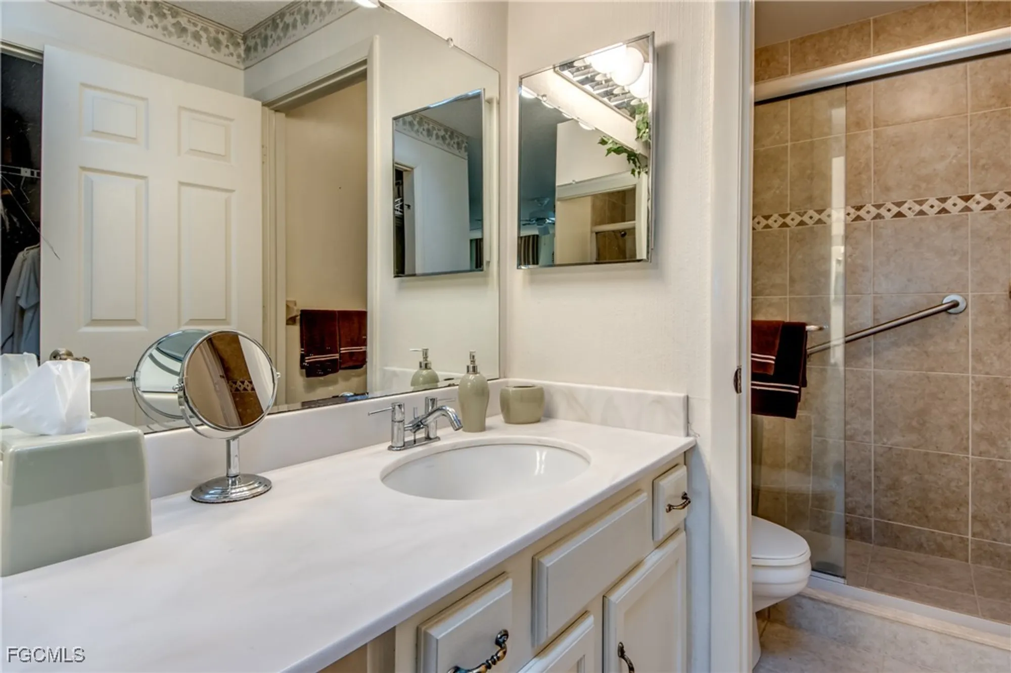 Property Slideshow image 20 of 44 | 1792 pine glade cir, Fort Myers, FL, 33907