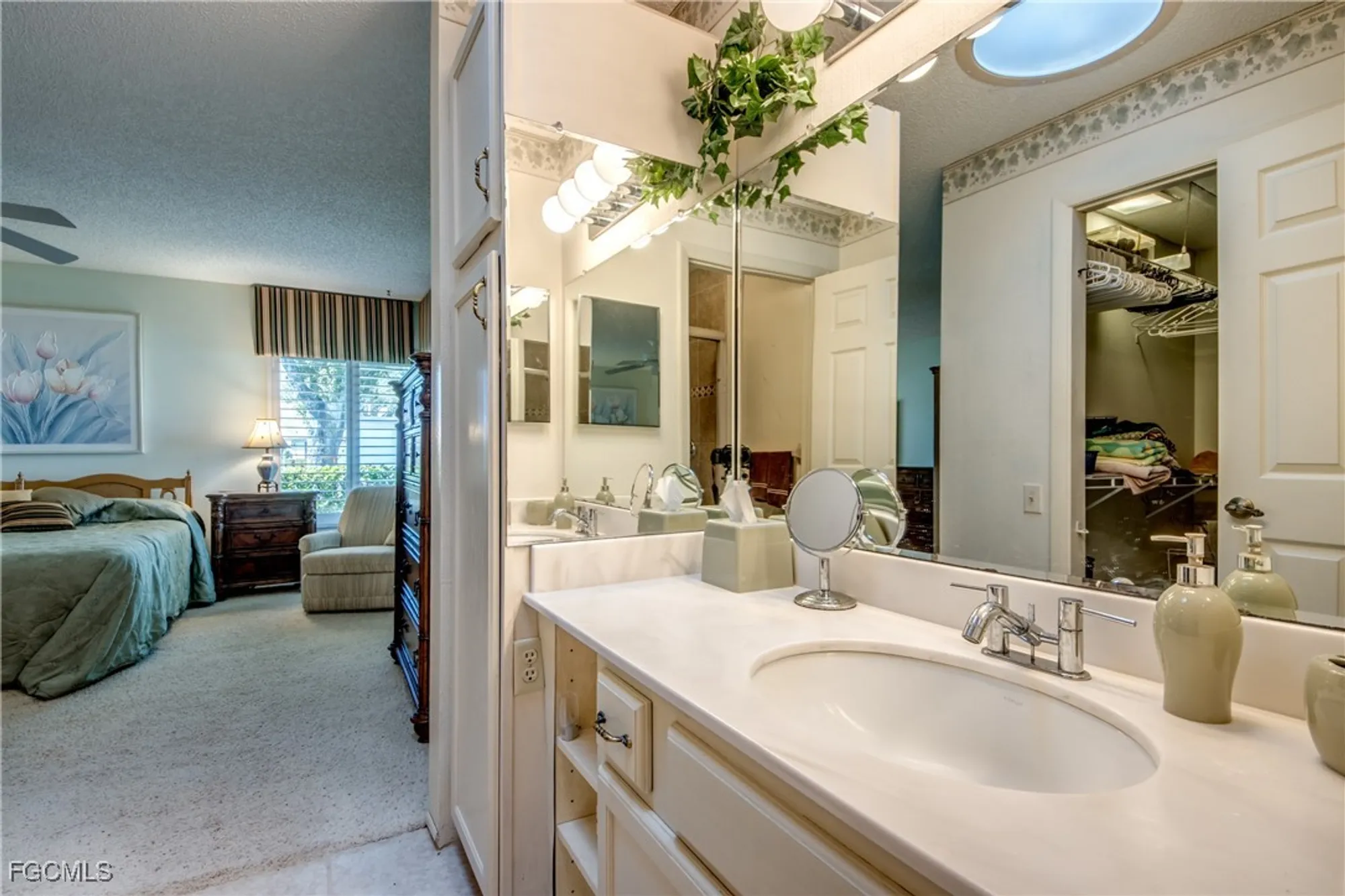 Property Slideshow image 21 of 44 | 1792 pine glade cir, Fort Myers, FL, 33907