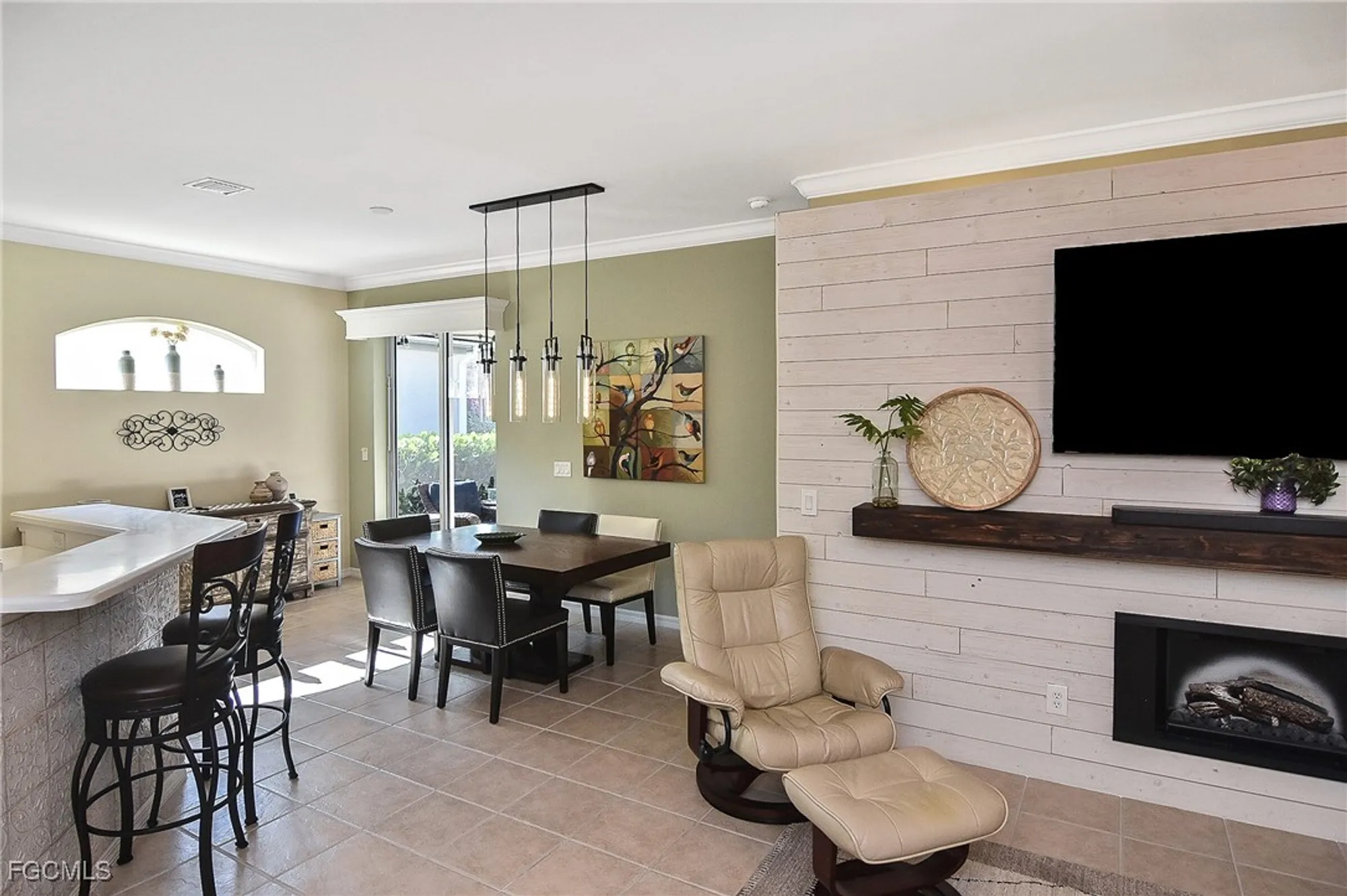Property Slideshow image 17 of 50 | 8156 woodridge pointe dr, Fort Myers, FL, 33912