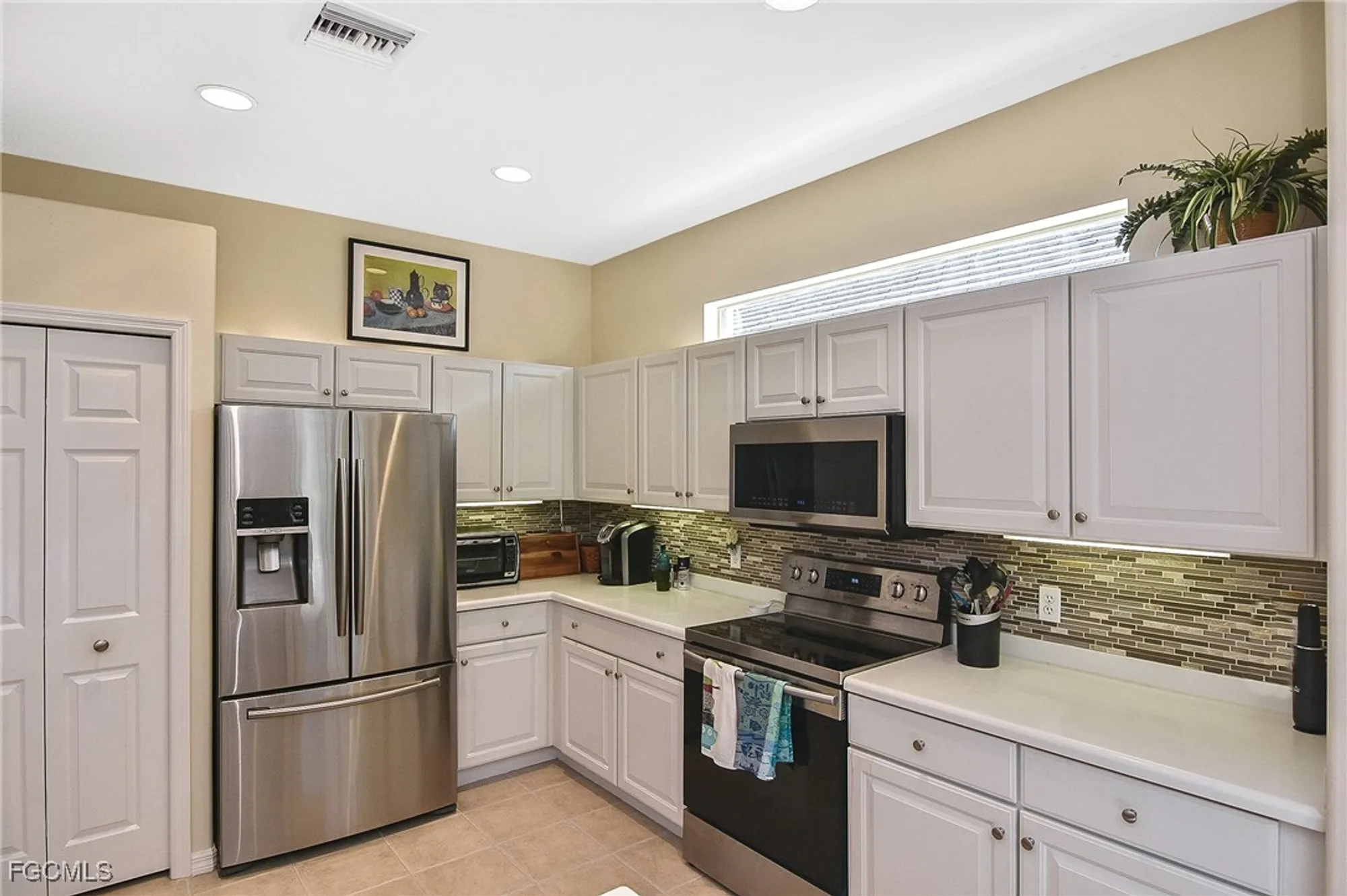 Property Slideshow image 27 of 50 | 8156 woodridge pointe dr, Fort Myers, FL, 33912