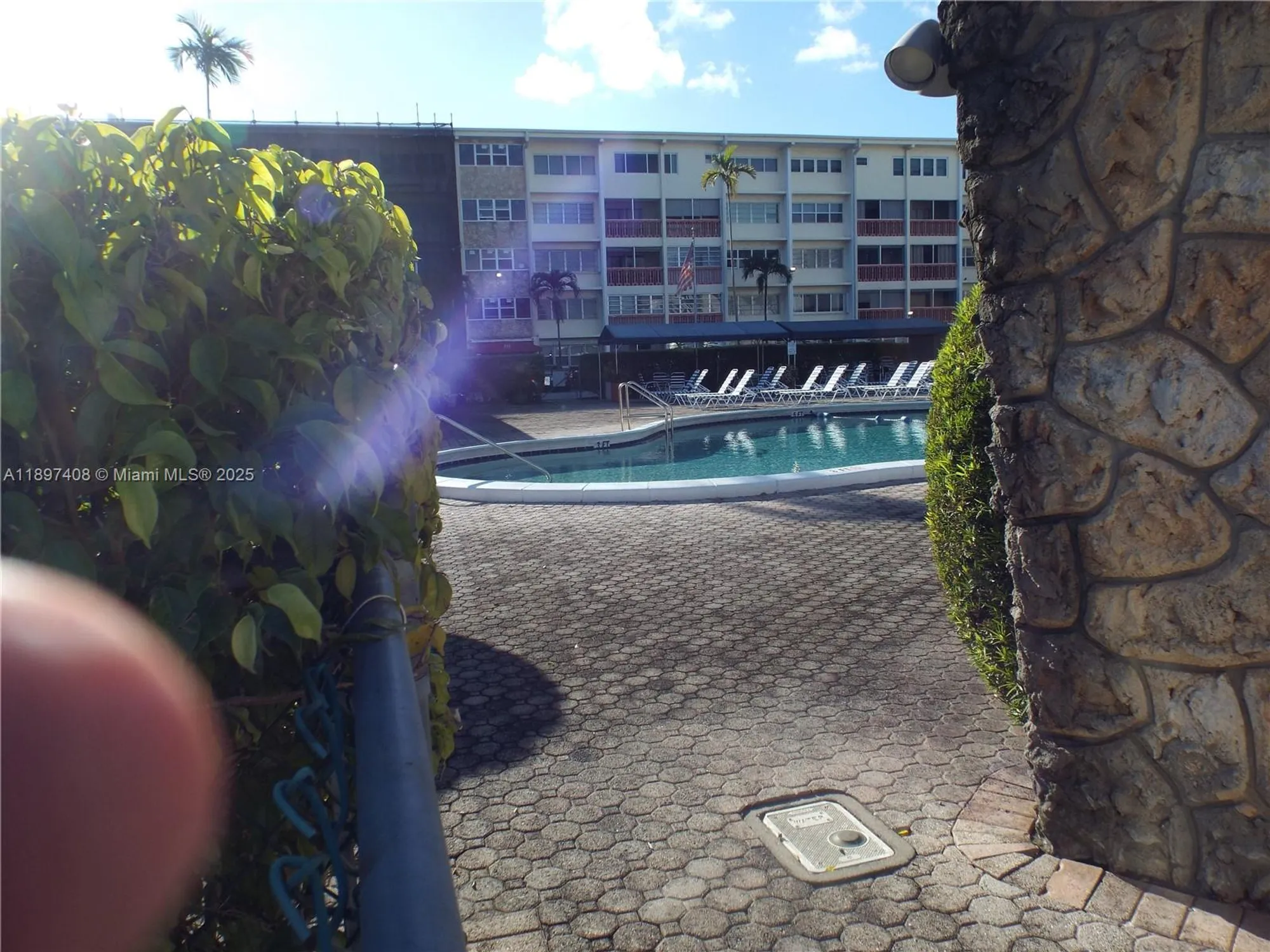 Property Slideshow image 4 of 6 | 410 se 2nd st 102, Hallandale Beach, FL, 33009