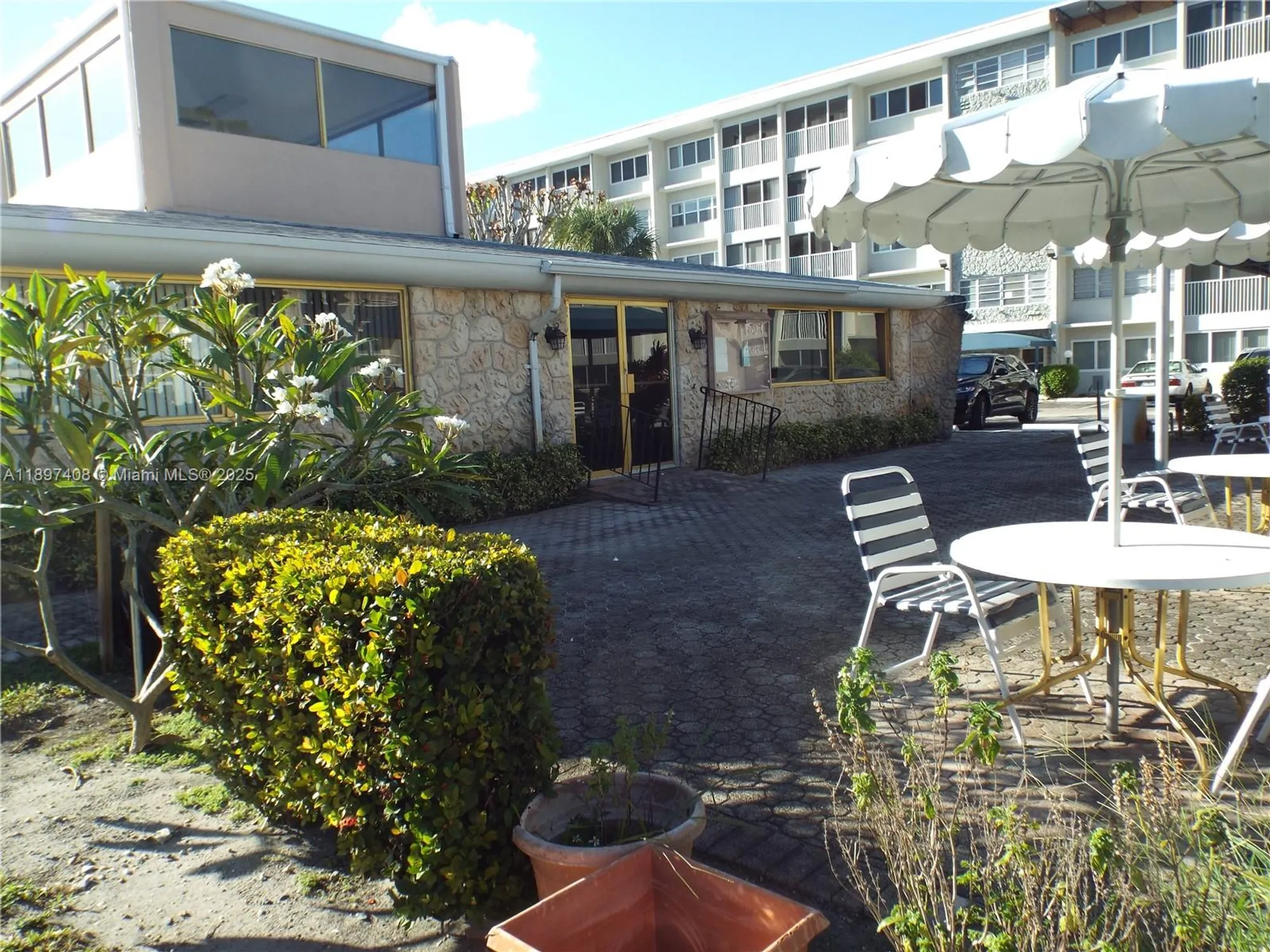 Property Slideshow image 6 of 6 | 410 se 2nd st 102, Hallandale Beach, FL, 33009