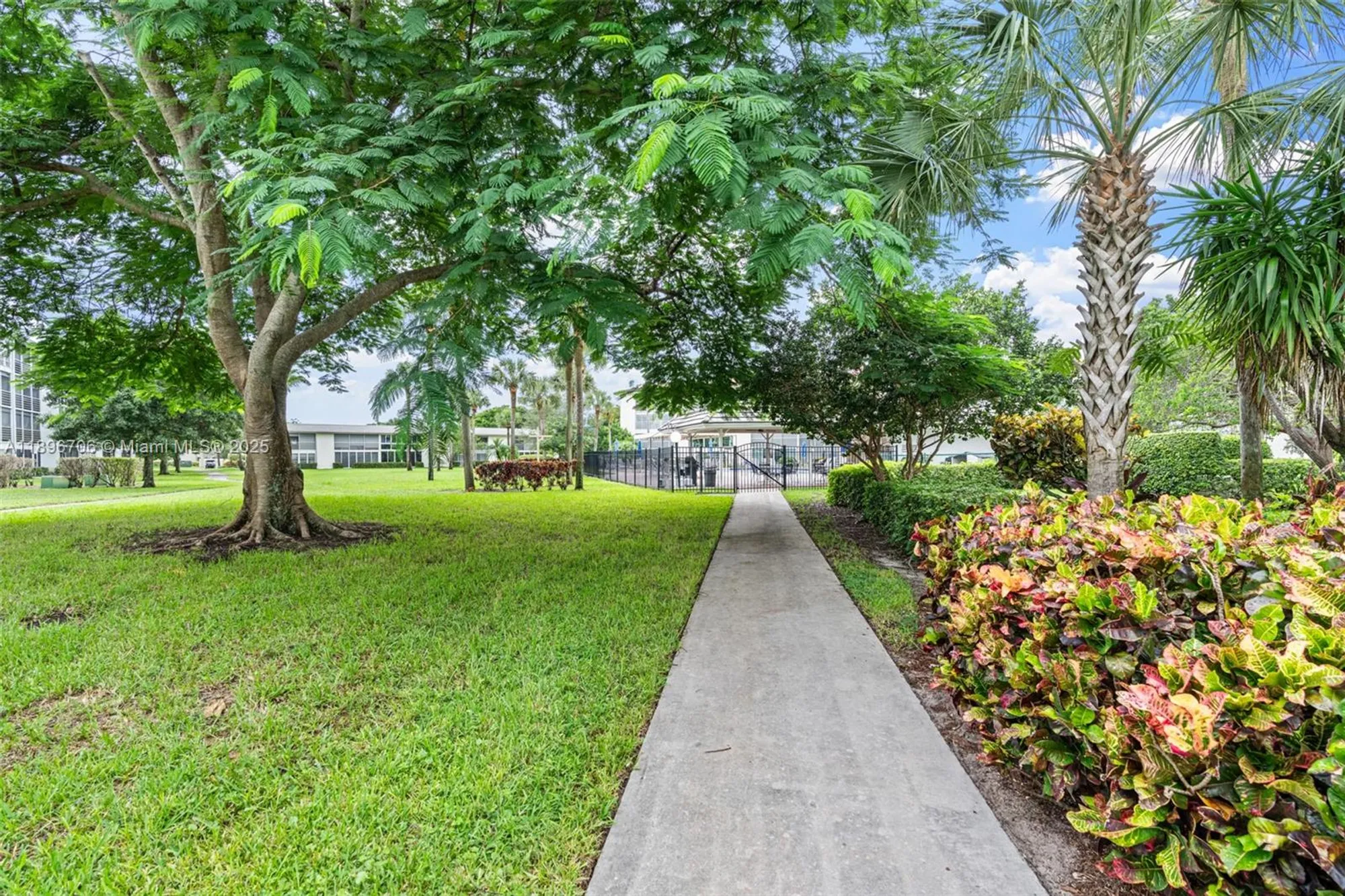 Property Slideshow image 16 of 20 | 2802 victoria way k4, Coconut Creek, FL, 33066