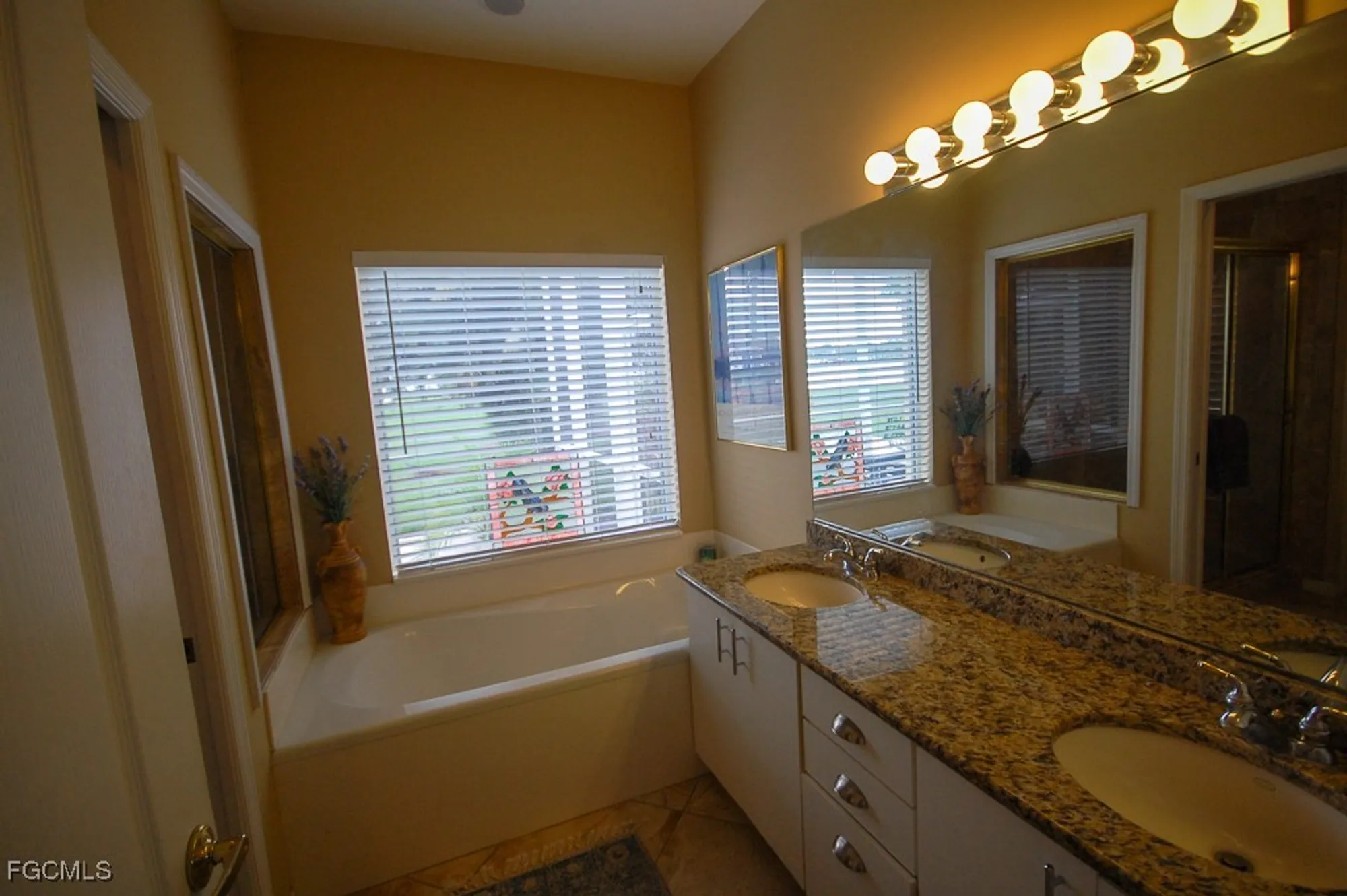 Property Slideshow image 21 of 39 | 14862 crescent cove dr, Fort Myers, FL, 33908