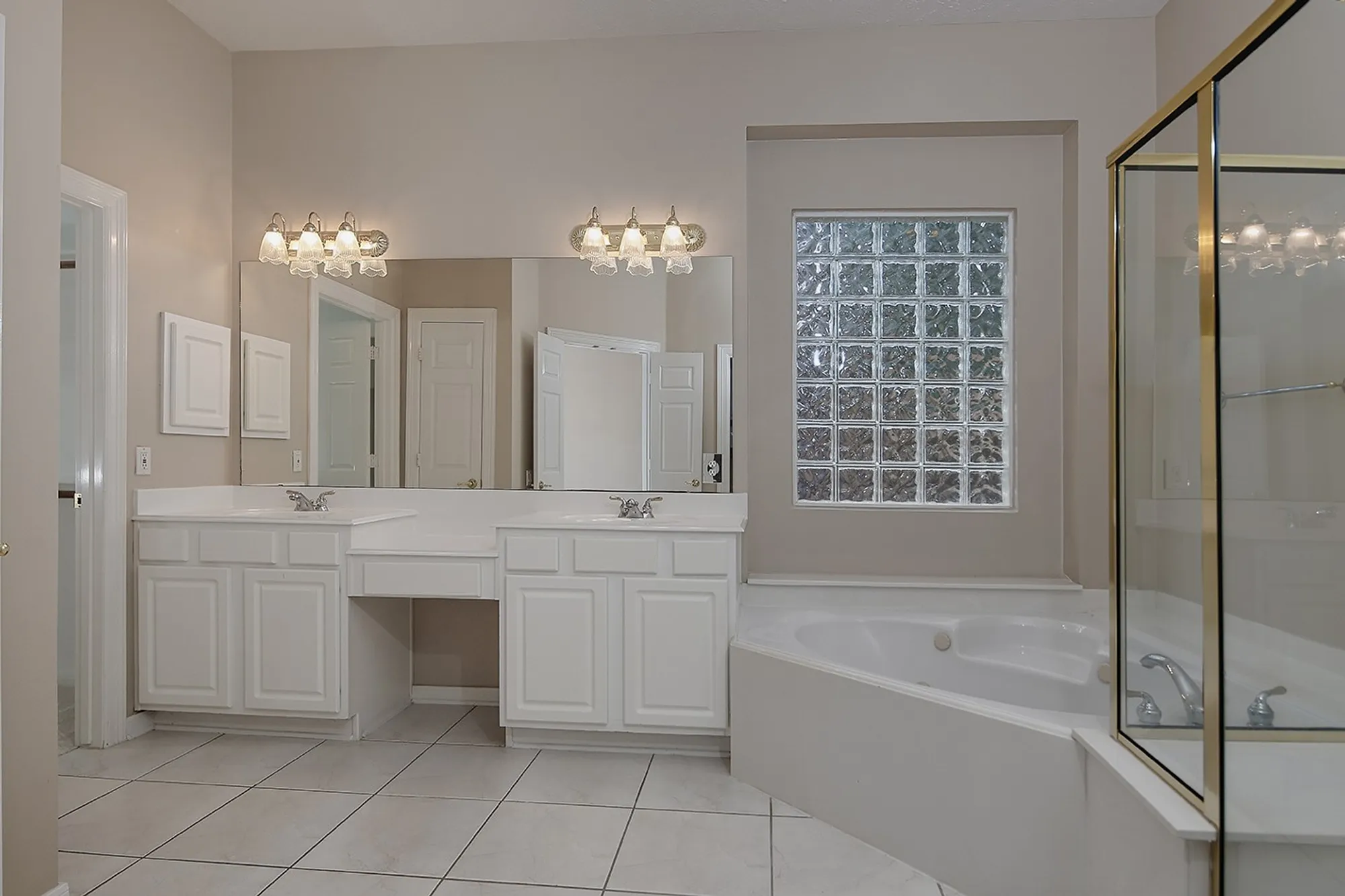 Property Slideshow image 17 of 38 | 47 wilmington way, The Woodlands, TX, 77384