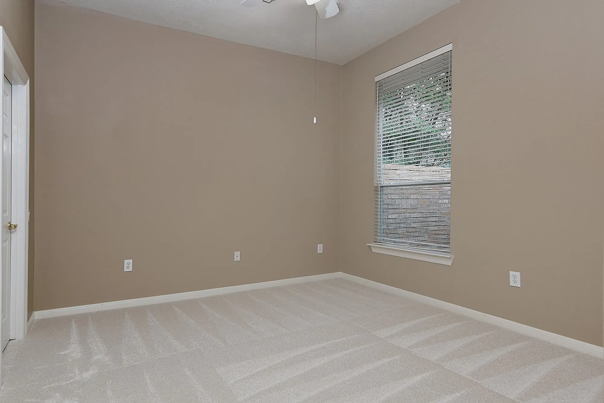 Property Slideshow image 19 of 38 | 47 wilmington way, The Woodlands, TX, 77384