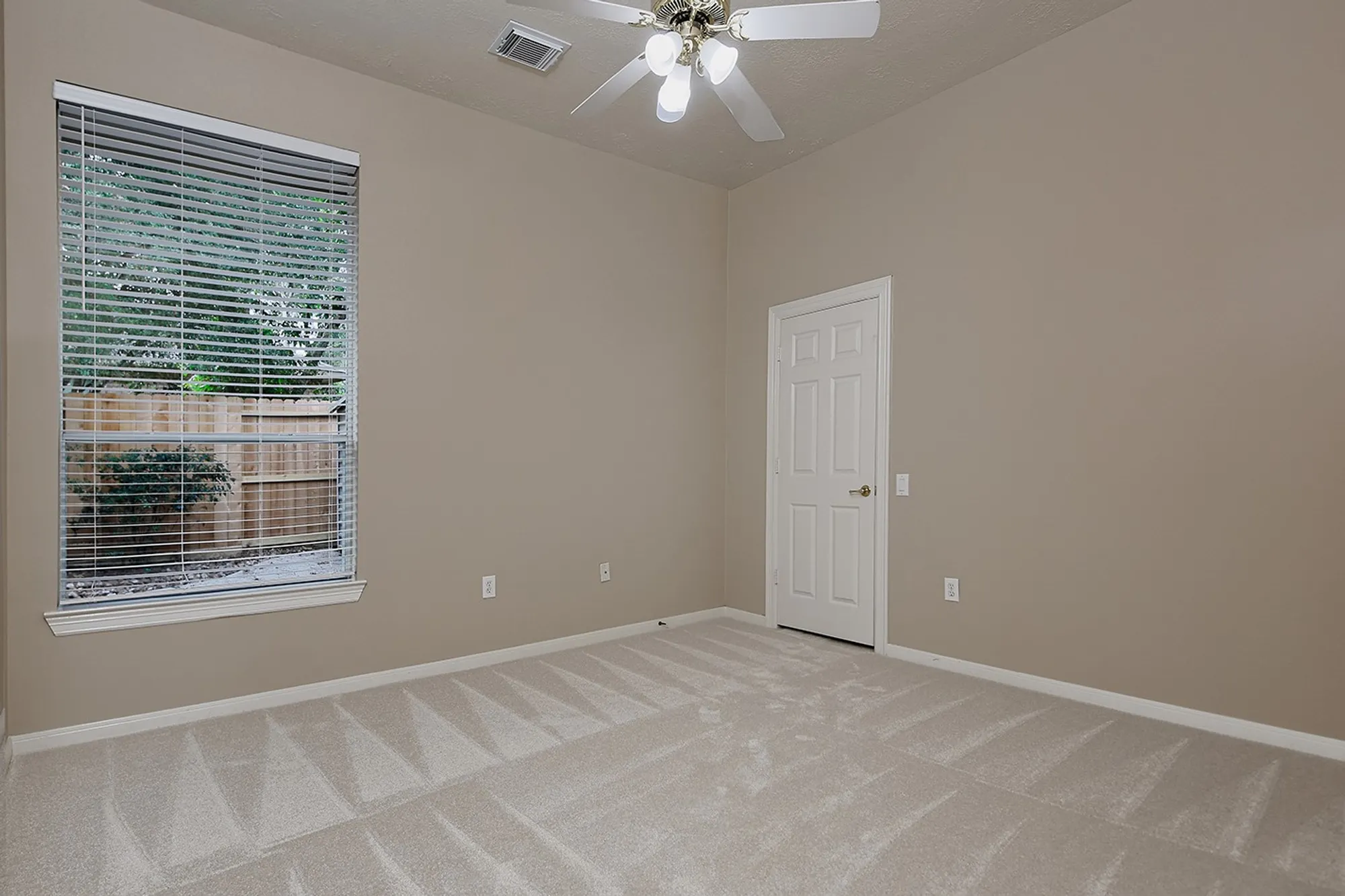 Property Slideshow image 20 of 38 | 47 wilmington way, The Woodlands, TX, 77384