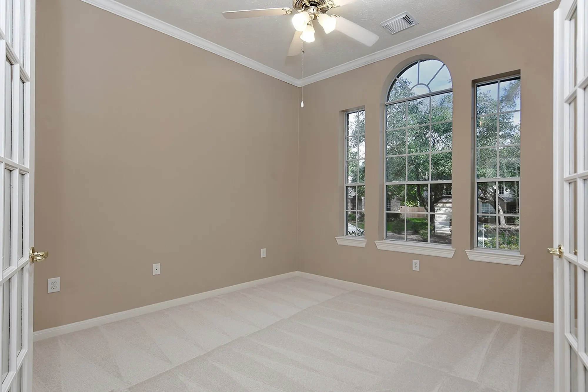 Property Slideshow image 7 of 38 | 47 wilmington way, The Woodlands, TX, 77384