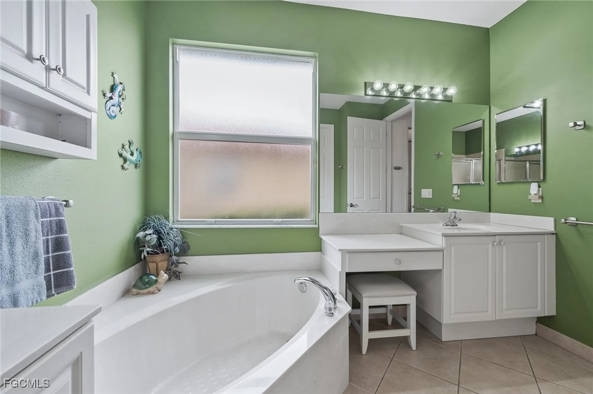 Property Slideshow image 13 of 39 | 15364 yellow wood dr, Alva, FL, 33920