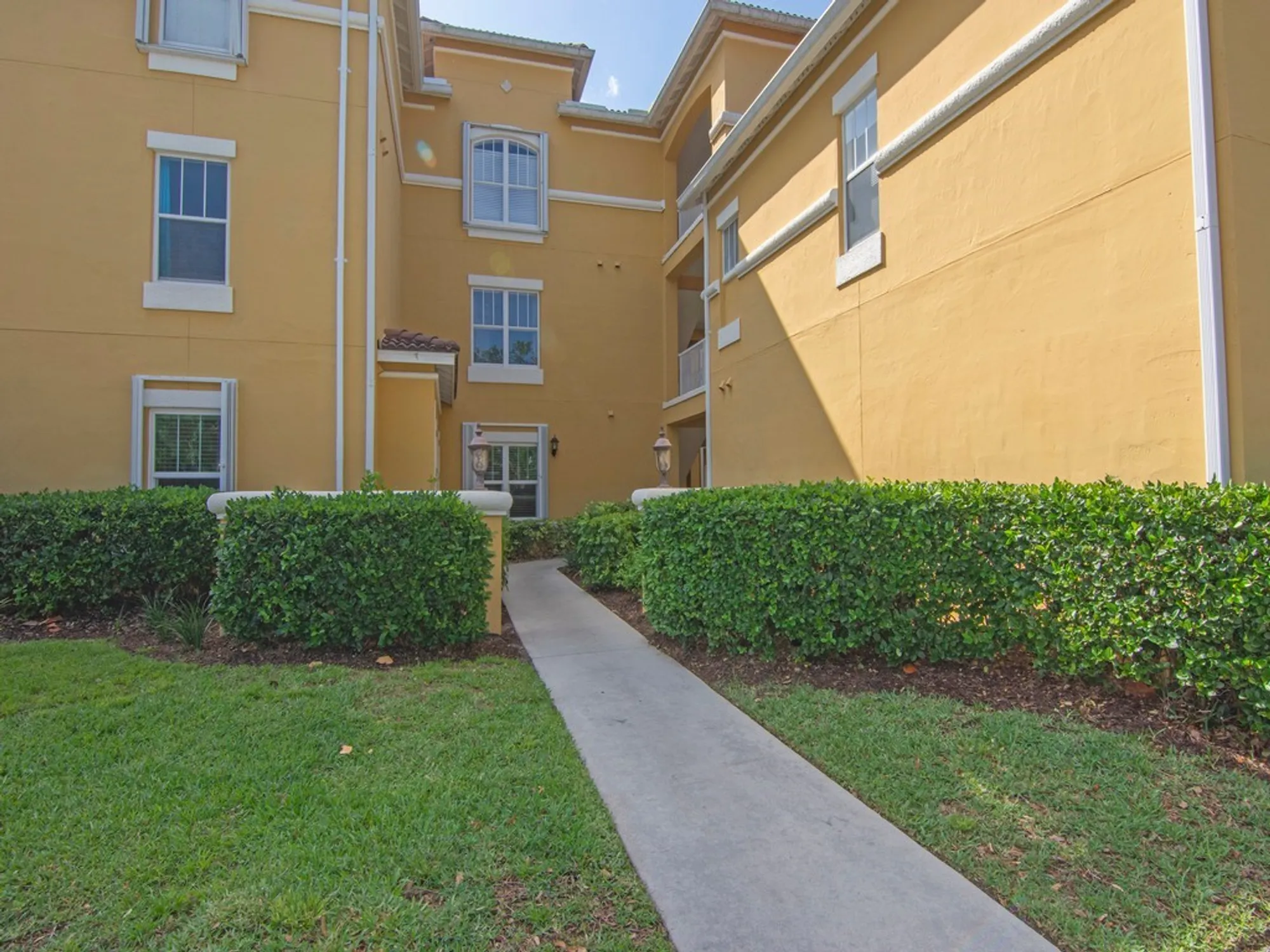 Property Slideshow image 27 of 36 | 5045 fairways cir d101, Vero Beach, FL, 32967