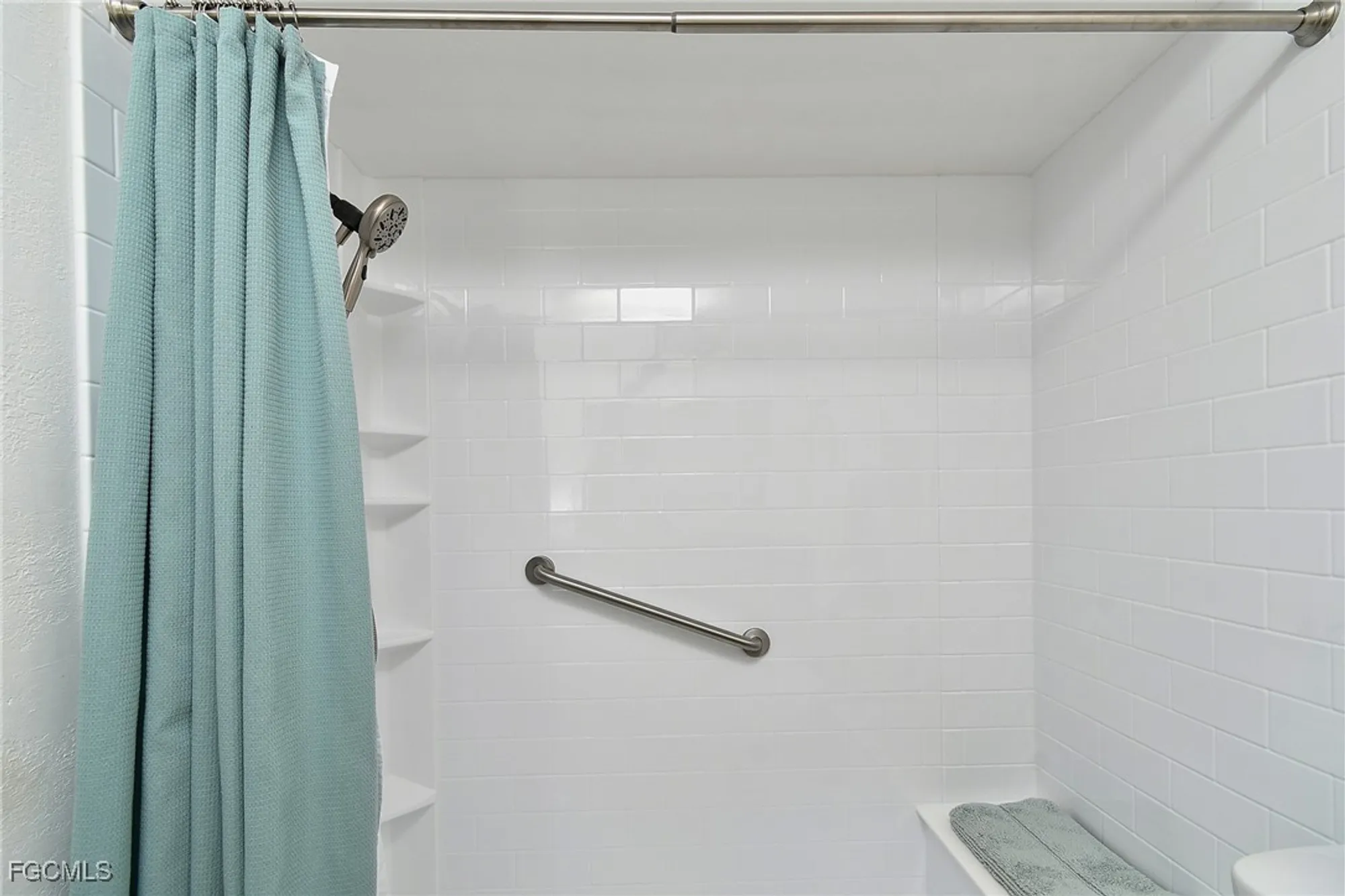 Property Slideshow image 21 of 44 | 11110 caravel cir apt 306, Fort Myers, FL, 33908
