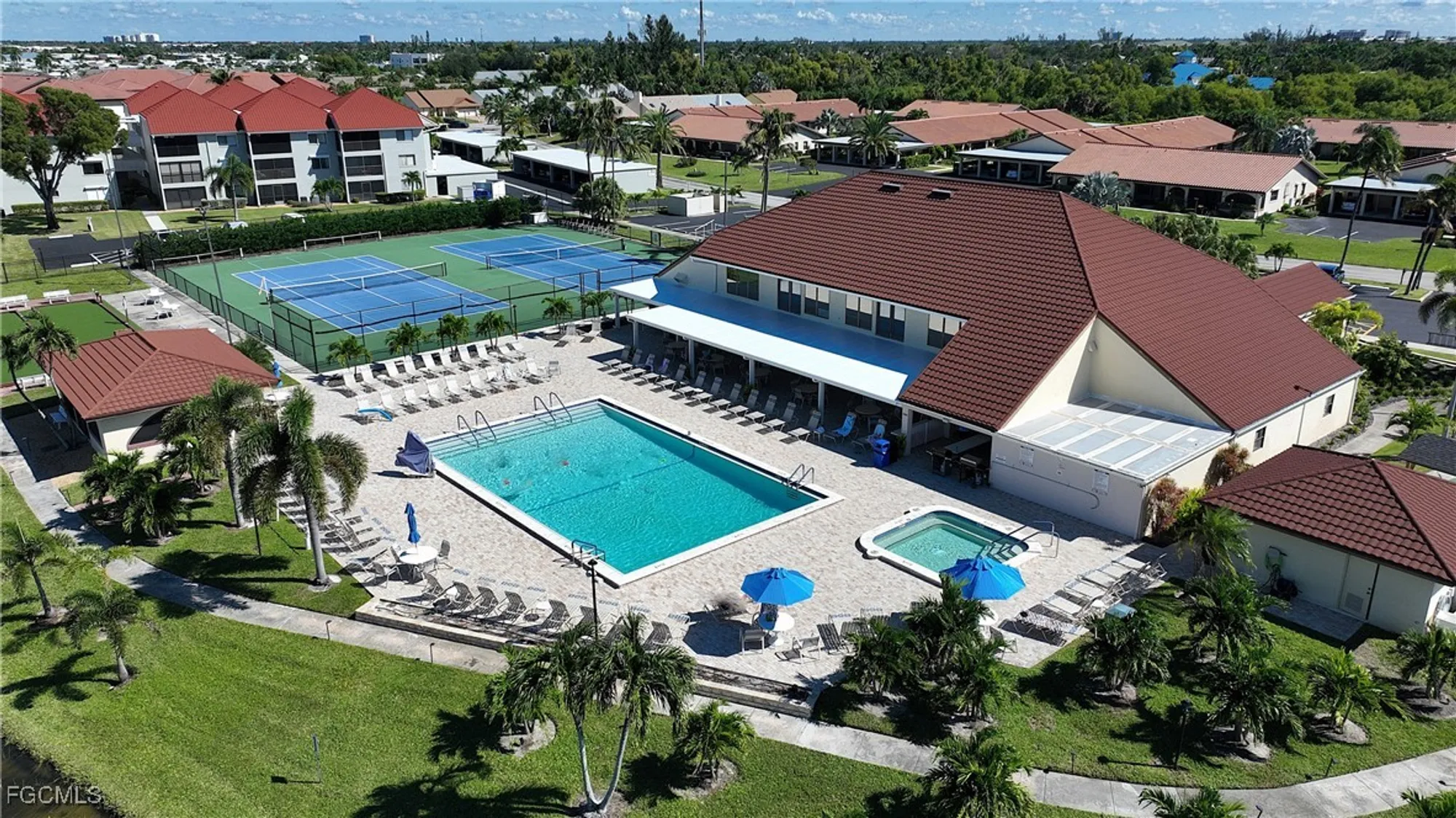 Property Slideshow image 32 of 44 | 11110 caravel cir apt 306, Fort Myers, FL, 33908