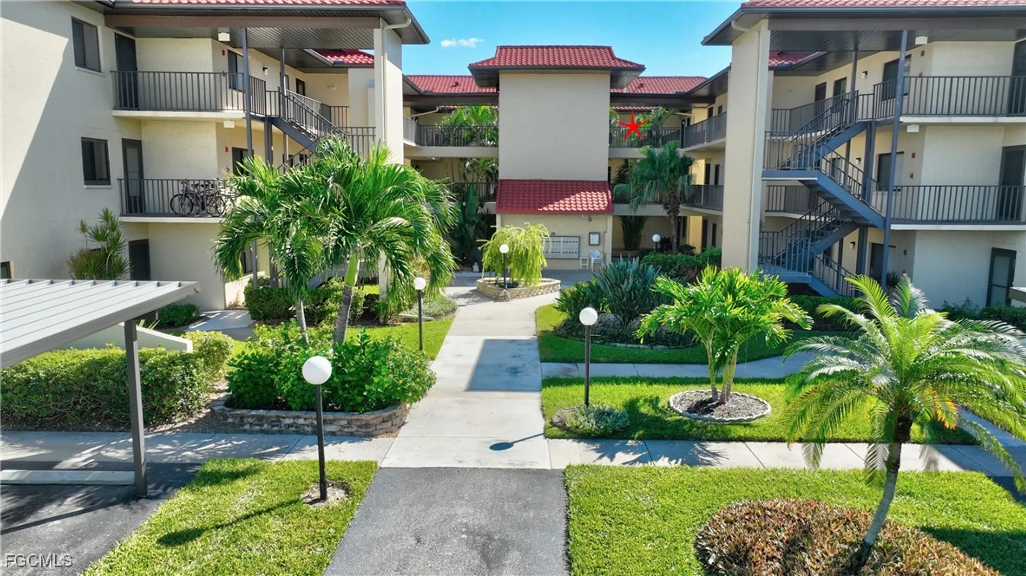 Property Slideshow image 5 of 44 | 11110 caravel cir apt 306, Fort Myers, FL, 33908