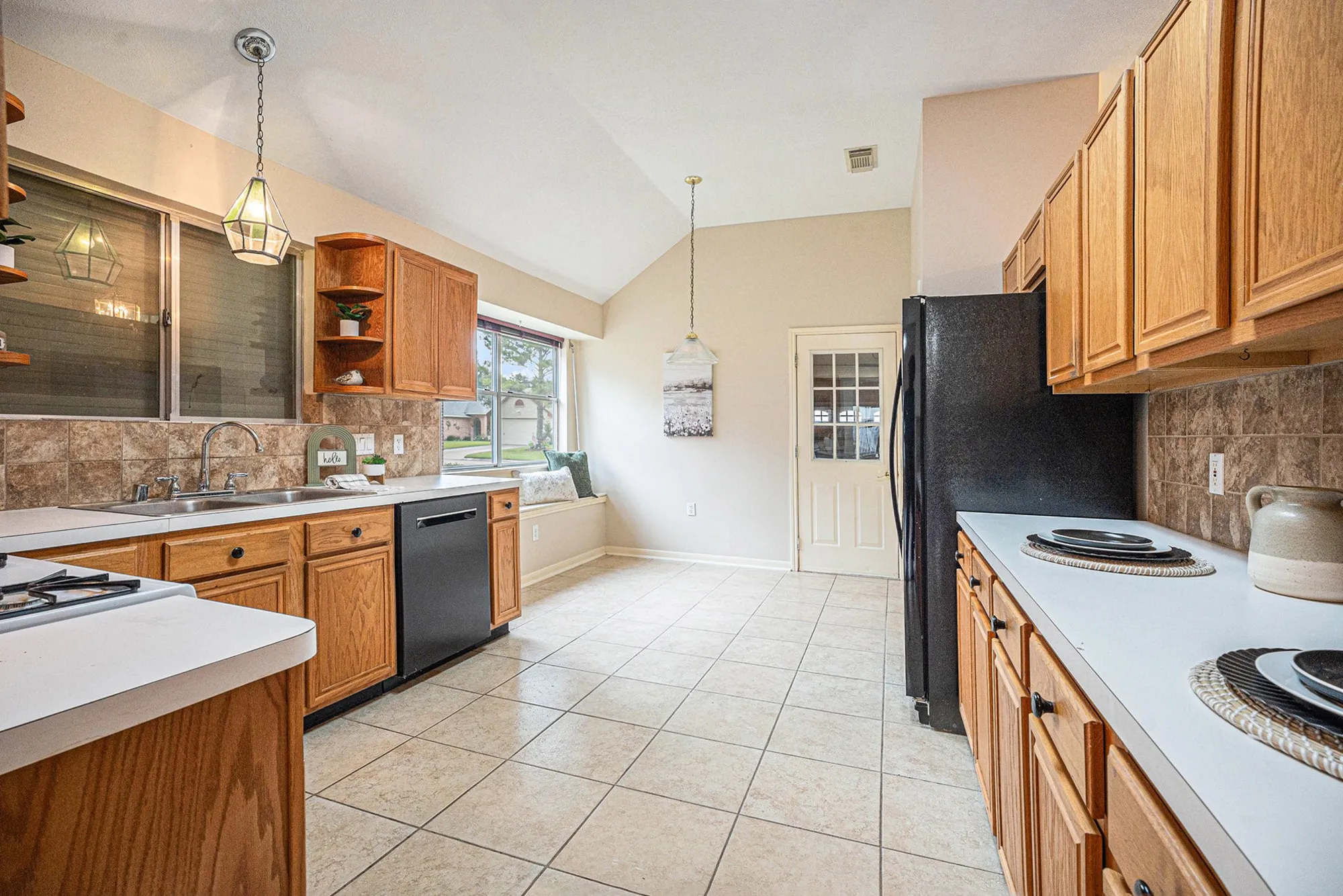 Property Slideshow image 14 of 22 | 930 peach blossom dr, Pearland, TX, 77584