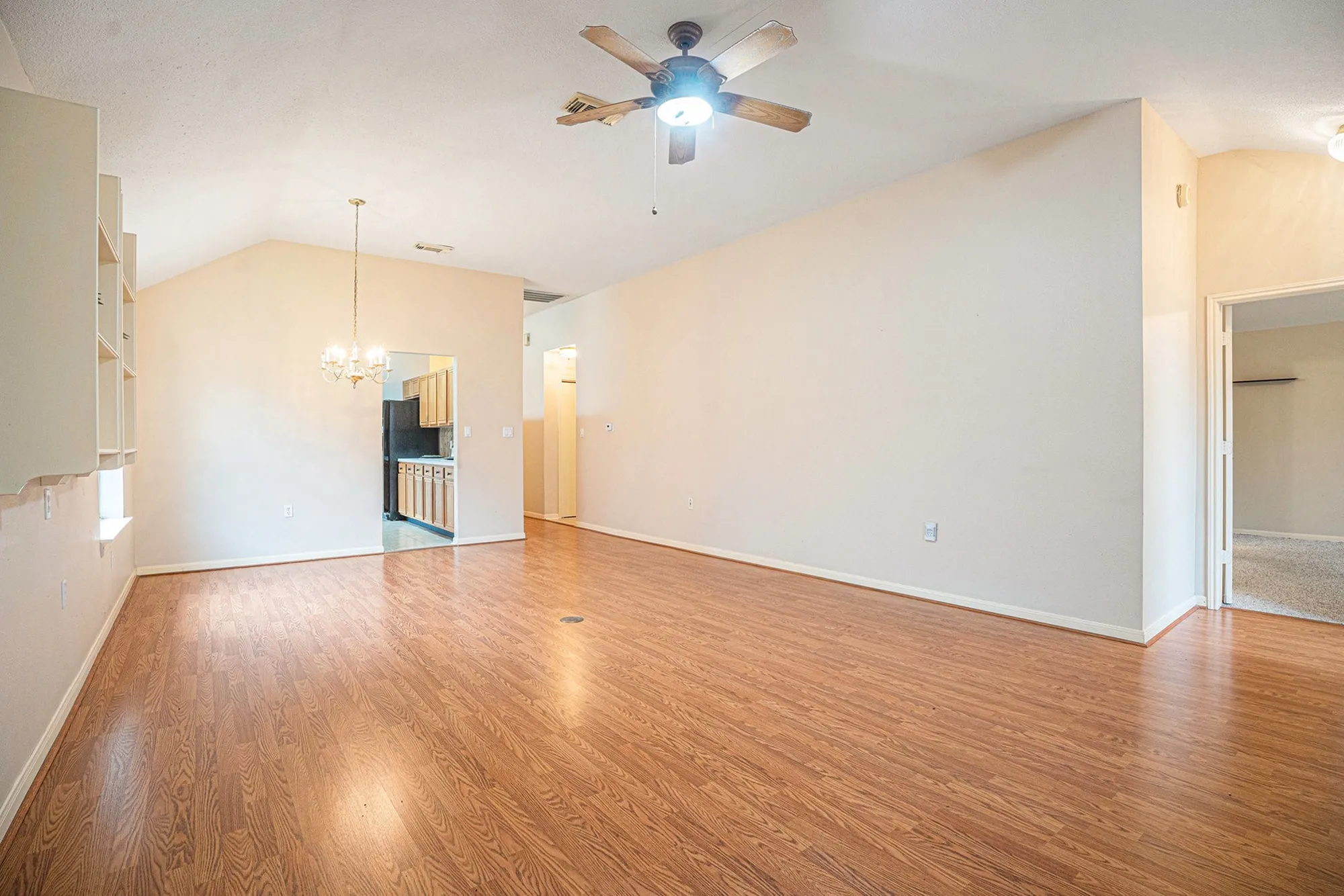 Property Slideshow image 15 of 22 | 930 peach blossom dr, Pearland, TX, 77584