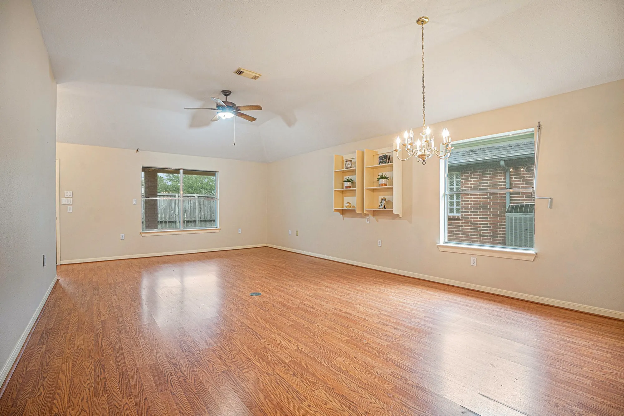 Property Slideshow image 16 of 22 | 930 peach blossom dr, Pearland, TX, 77584