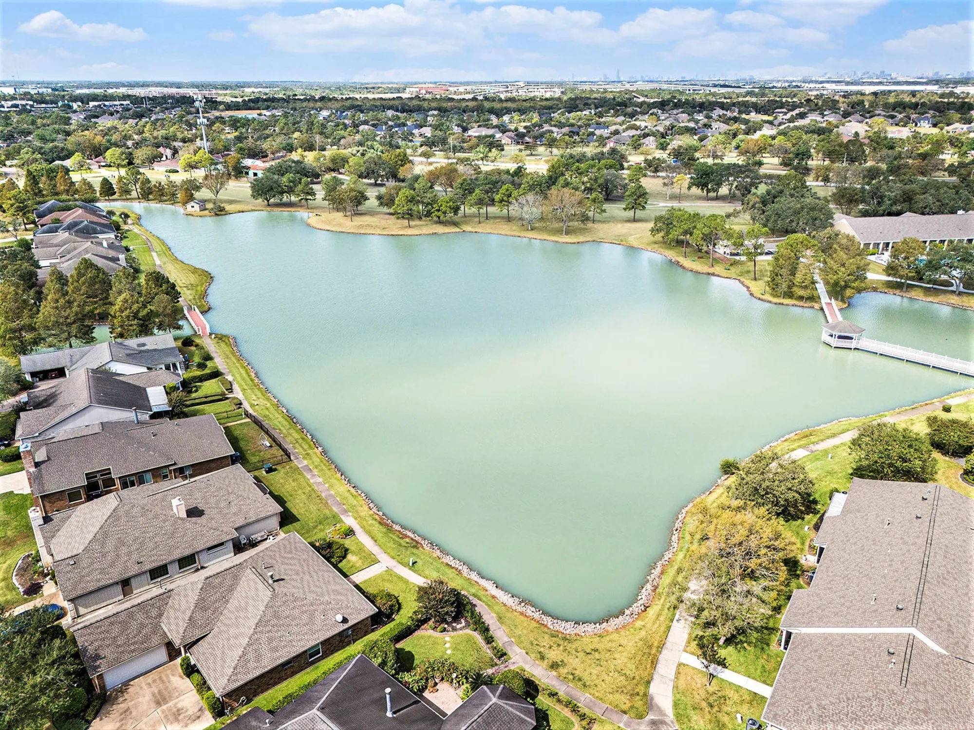 Property Slideshow image 18 of 22 | 930 peach blossom dr, Pearland, TX, 77584