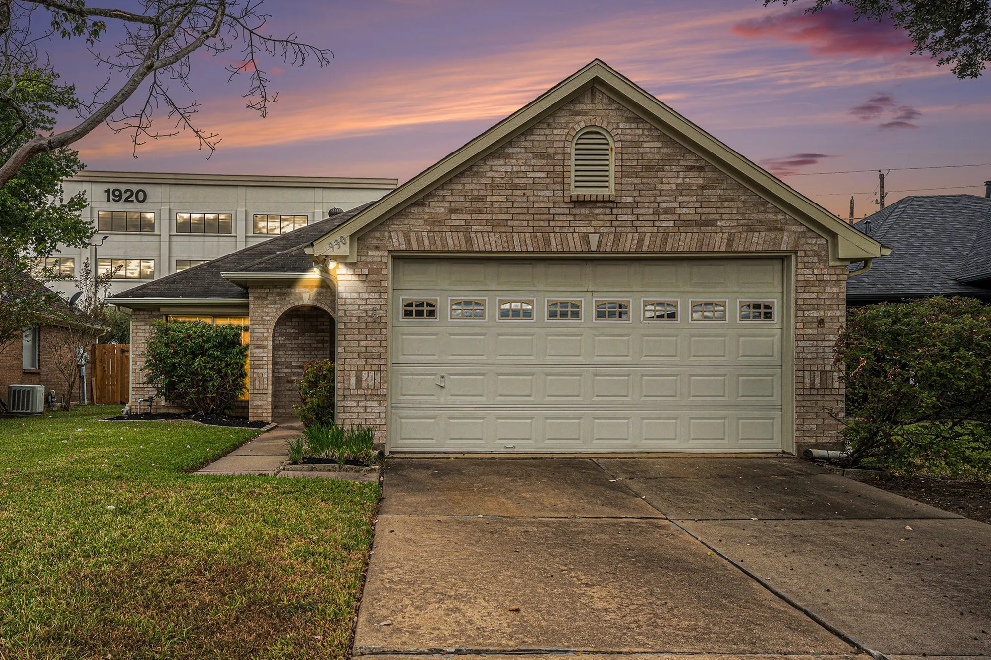 Property Slideshow image 1 of 22 | 930 peach blossom dr, Pearland, TX, 77584