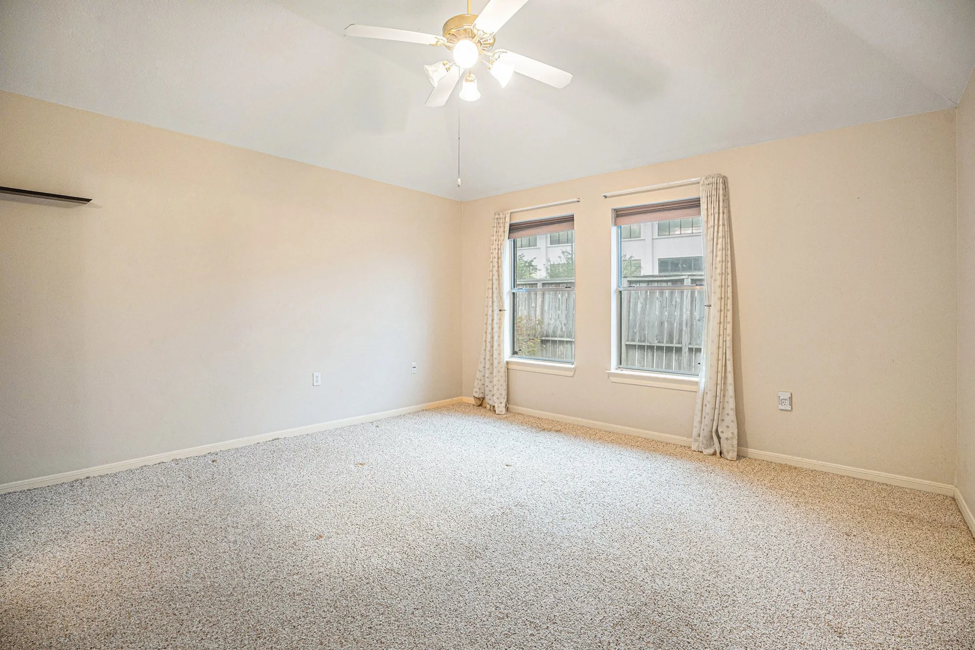 Property Slideshow image 10 of 22 | 930 peach blossom dr, Pearland, TX, 77584