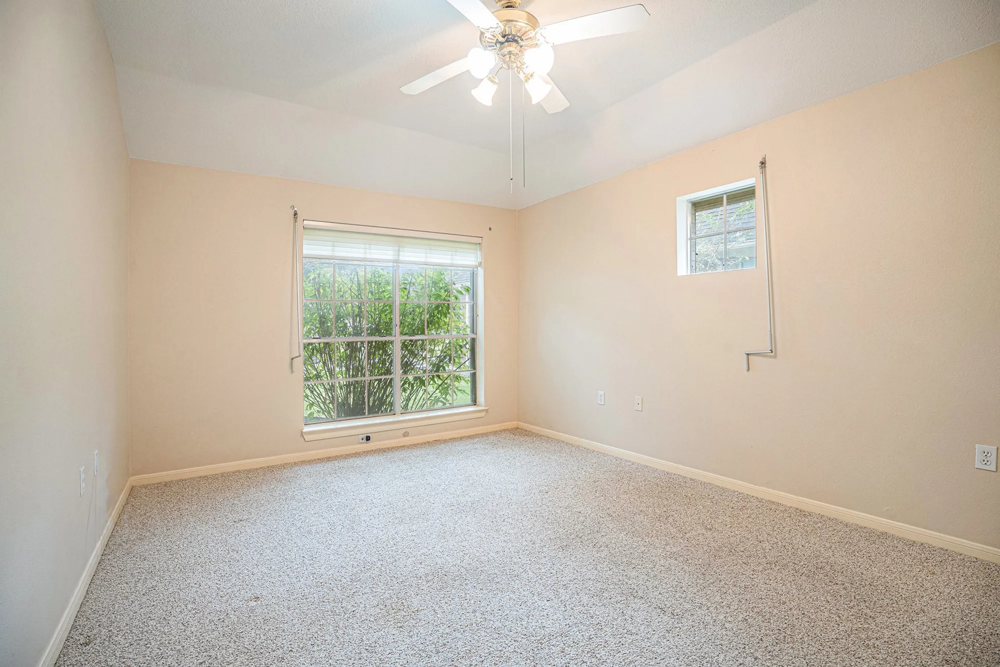 Property Slideshow image 11 of 22 | 930 peach blossom dr, Pearland, TX, 77584