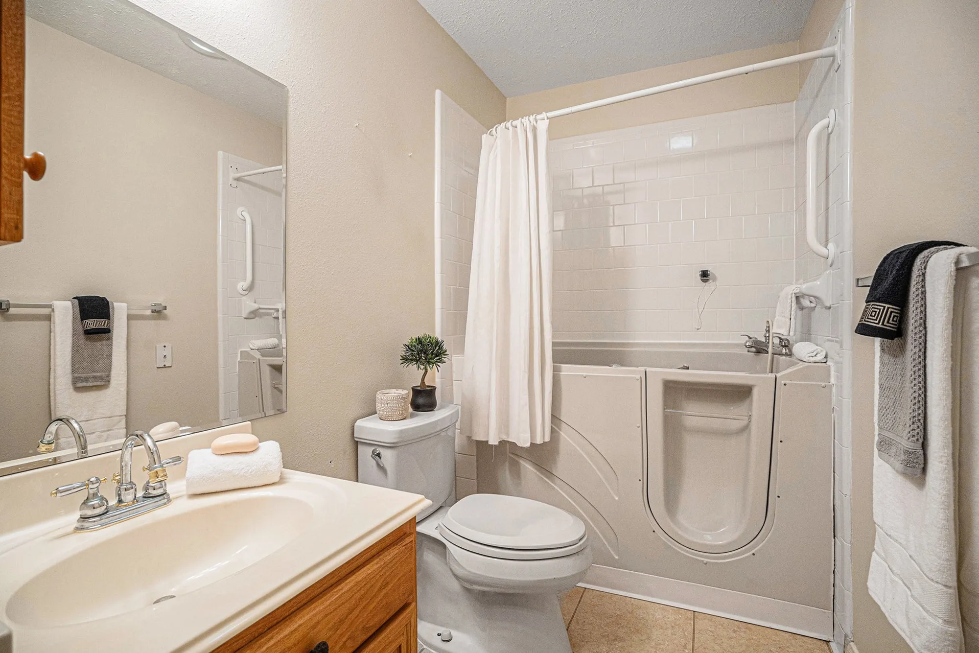 Property Slideshow image 12 of 22 | 930 peach blossom dr, Pearland, TX, 77584