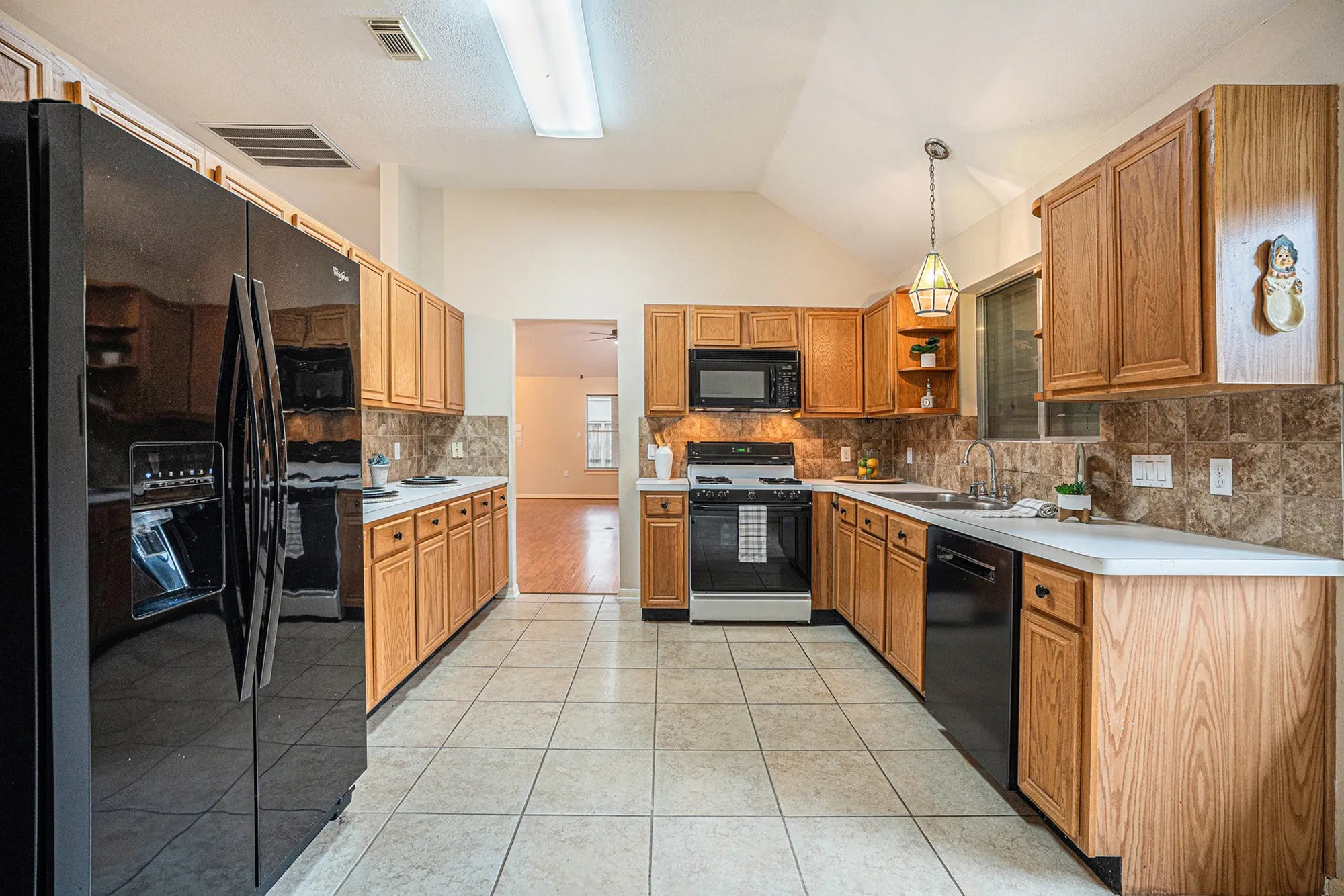 Property Slideshow image 13 of 22 | 930 peach blossom dr, Pearland, TX, 77584