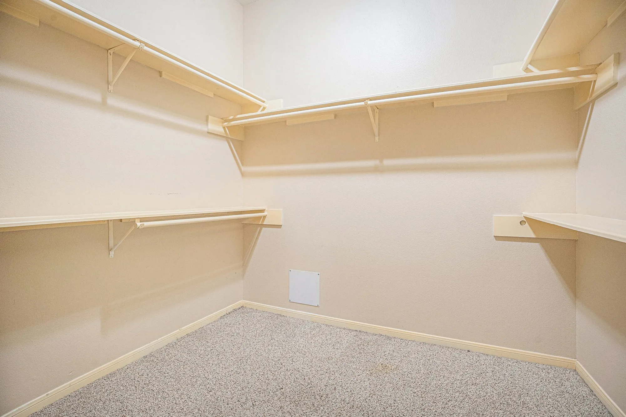 Property Slideshow image 6 of 22 | 930 peach blossom dr, Pearland, TX, 77584