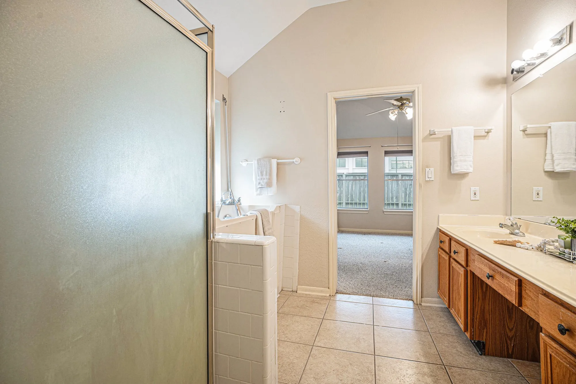 Property Slideshow image 7 of 22 | 930 peach blossom dr, Pearland, TX, 77584