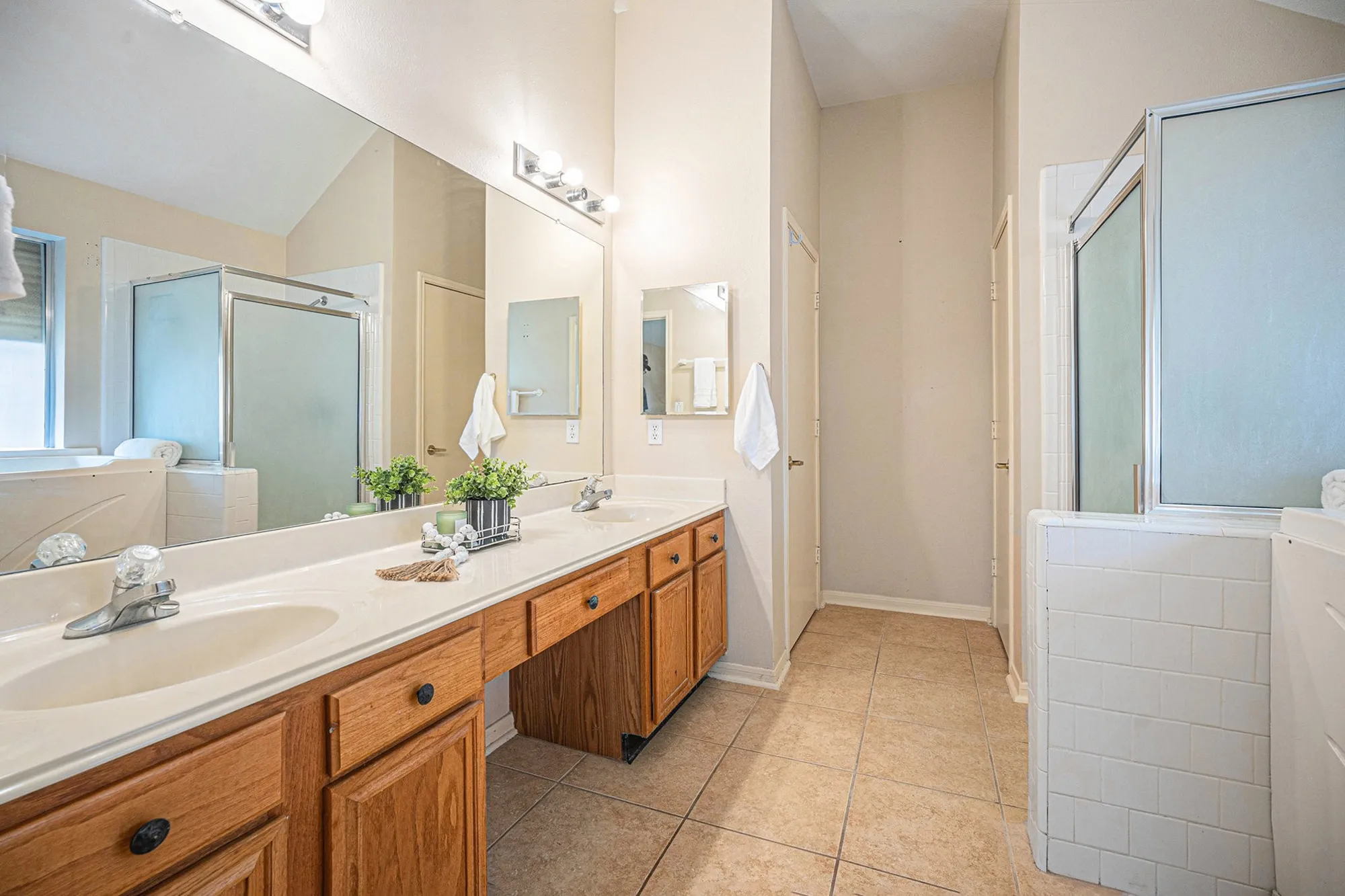 Property Slideshow image 8 of 22 | 930 peach blossom dr, Pearland, TX, 77584