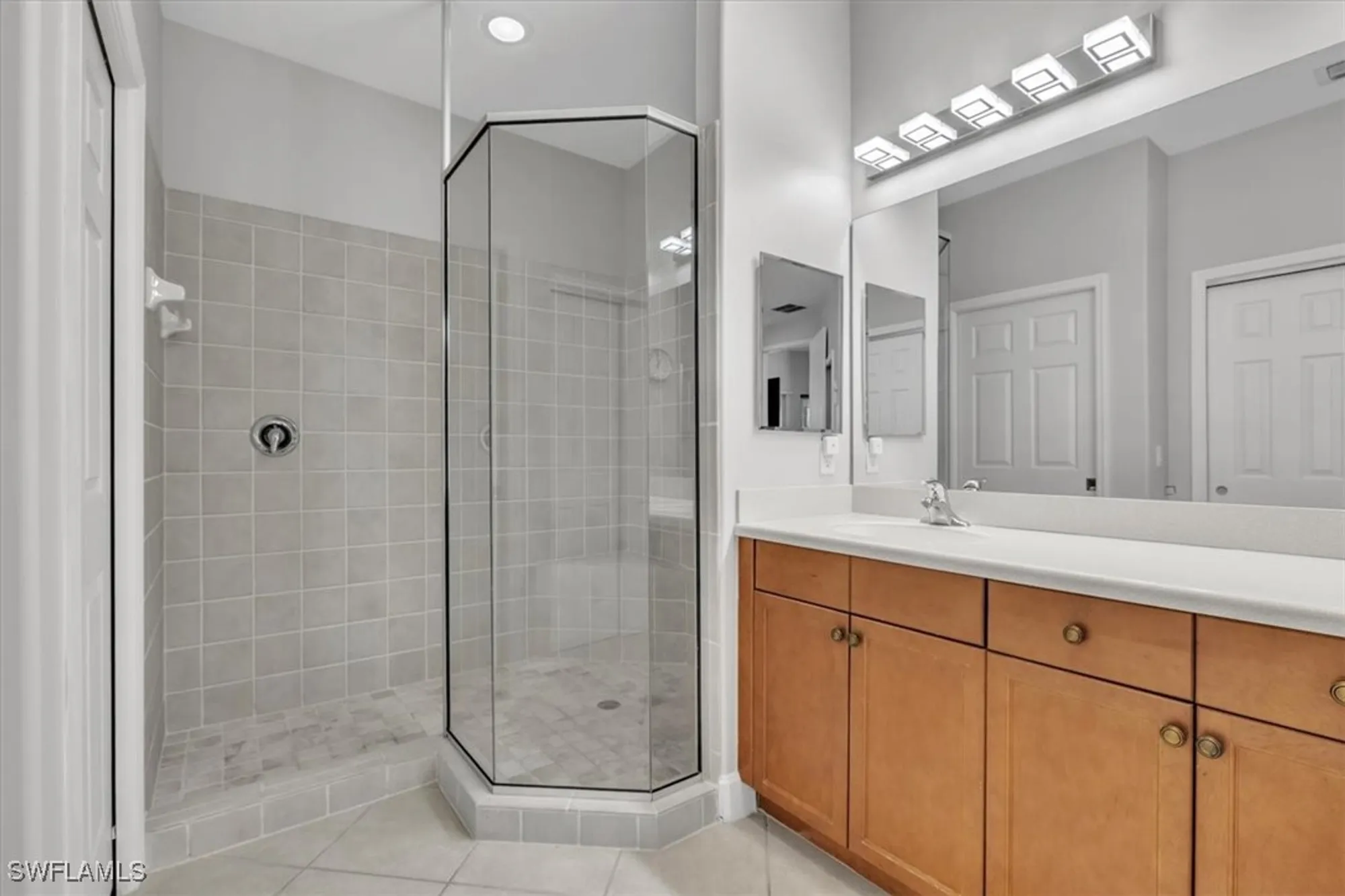 Property Slideshow image 23 of 50 | 9276 aviano dr 202, Fort Myers, FL, 33913