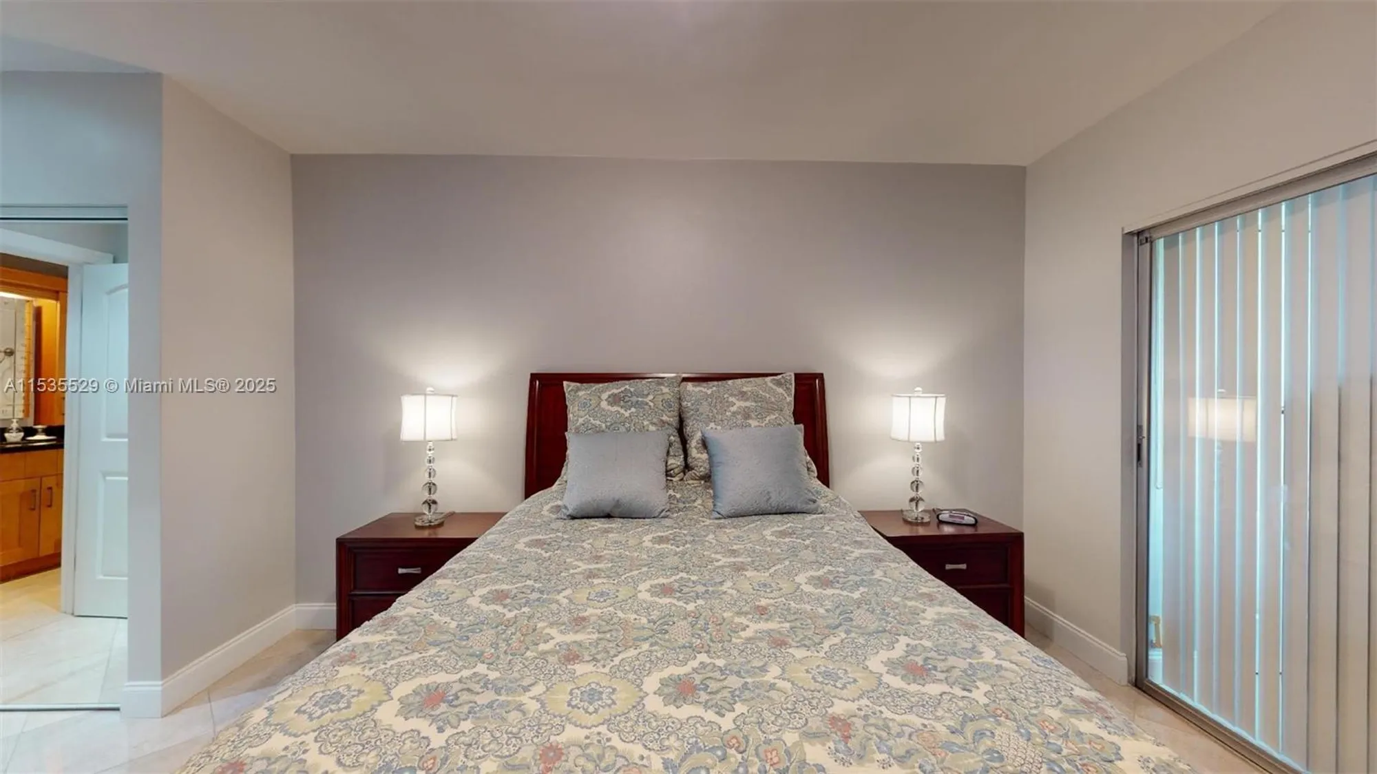 Property Slideshow image 10 of 36 | 329 se 3rd st 402p, Hallandale Beach, FL, 33009