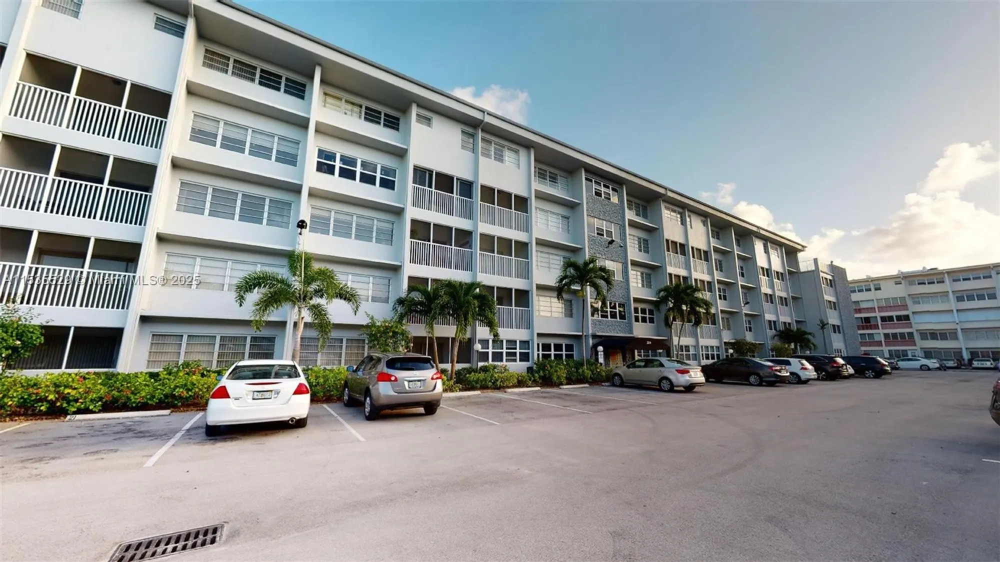 Property Slideshow image 26 of 36 | 329 se 3rd st 402p, Hallandale Beach, FL, 33009