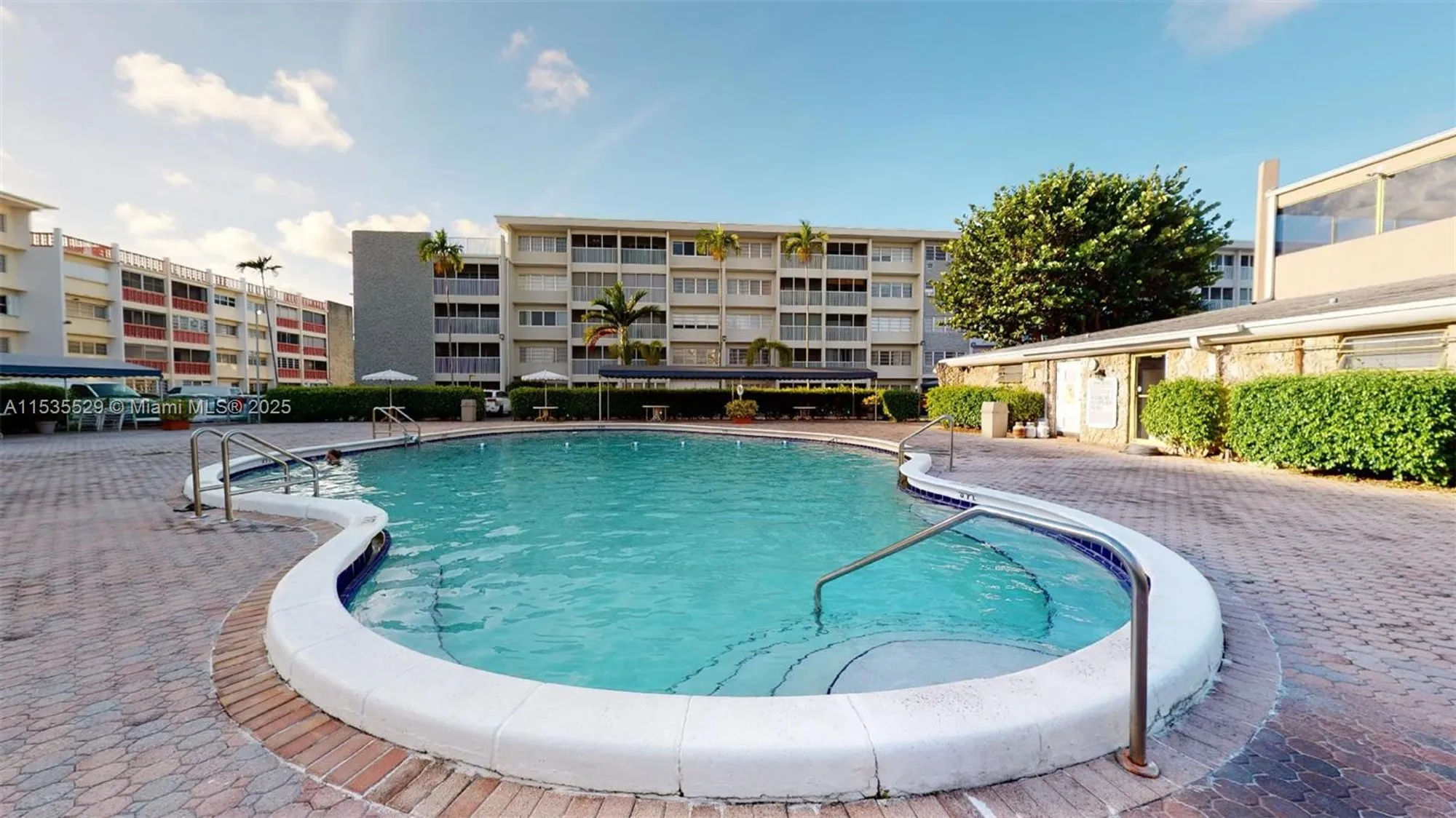 Property Slideshow image 27 of 36 | 329 se 3rd st 402p, Hallandale Beach, FL, 33009