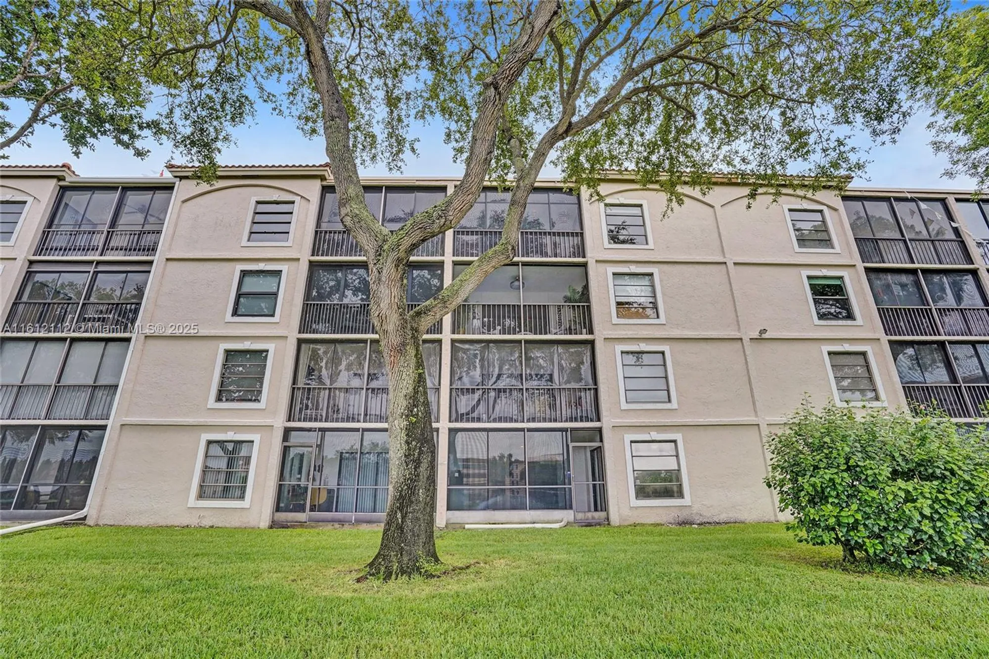 Property Slideshow image 31 of 38 | 6241 pointe regal cir 103, Delray Beach, FL, 33484