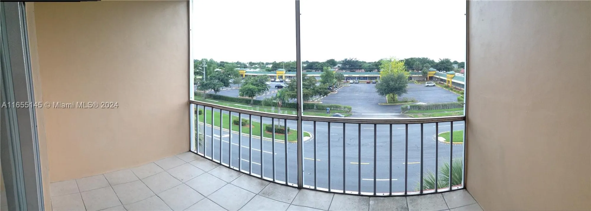 Property Slideshow image 4 of 4 | 1000 country club dr apt 404, Margate, FL, 33063