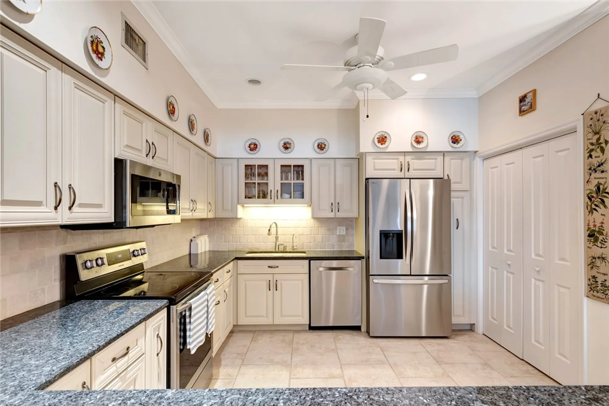 Property Slideshow image 14 of 36 | 5065 harmony cir 105, Vero Beach, FL, 32967